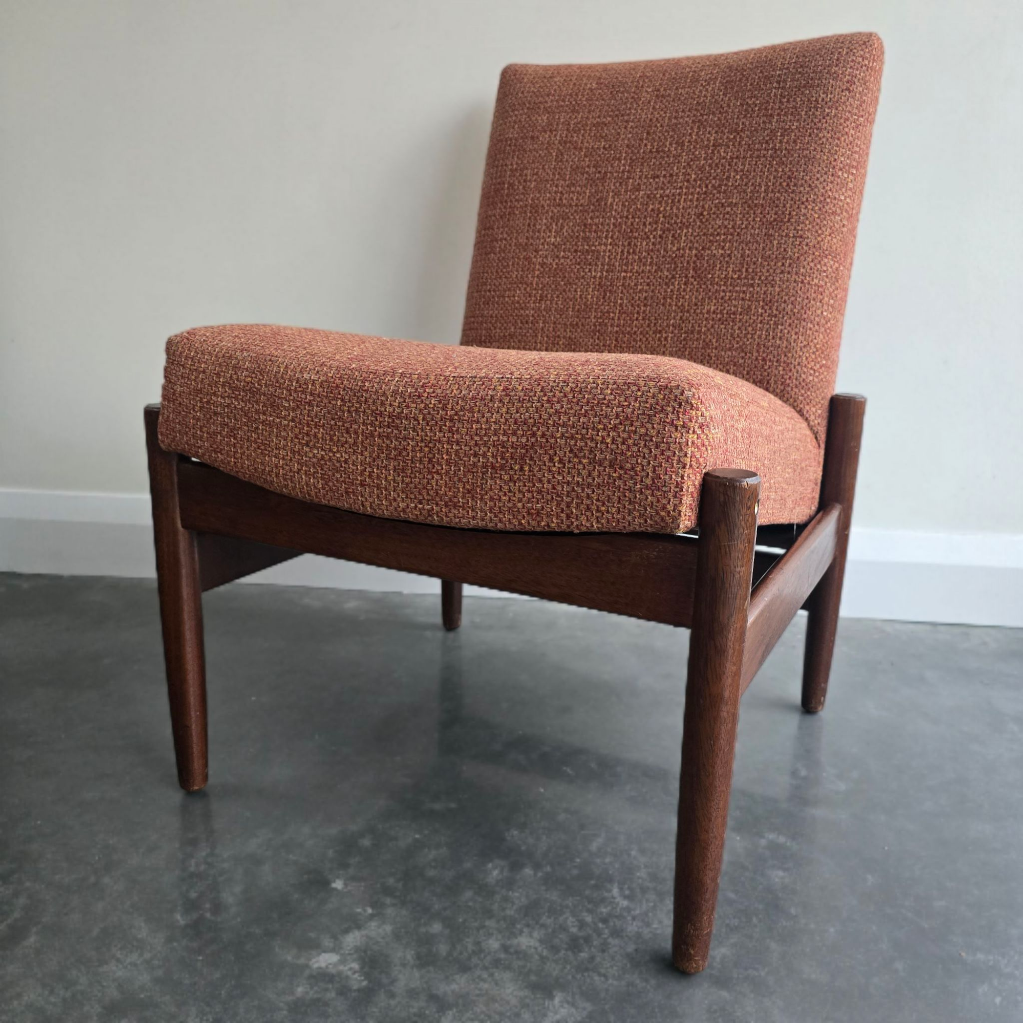 Mid-Century Modern Lounge Chair