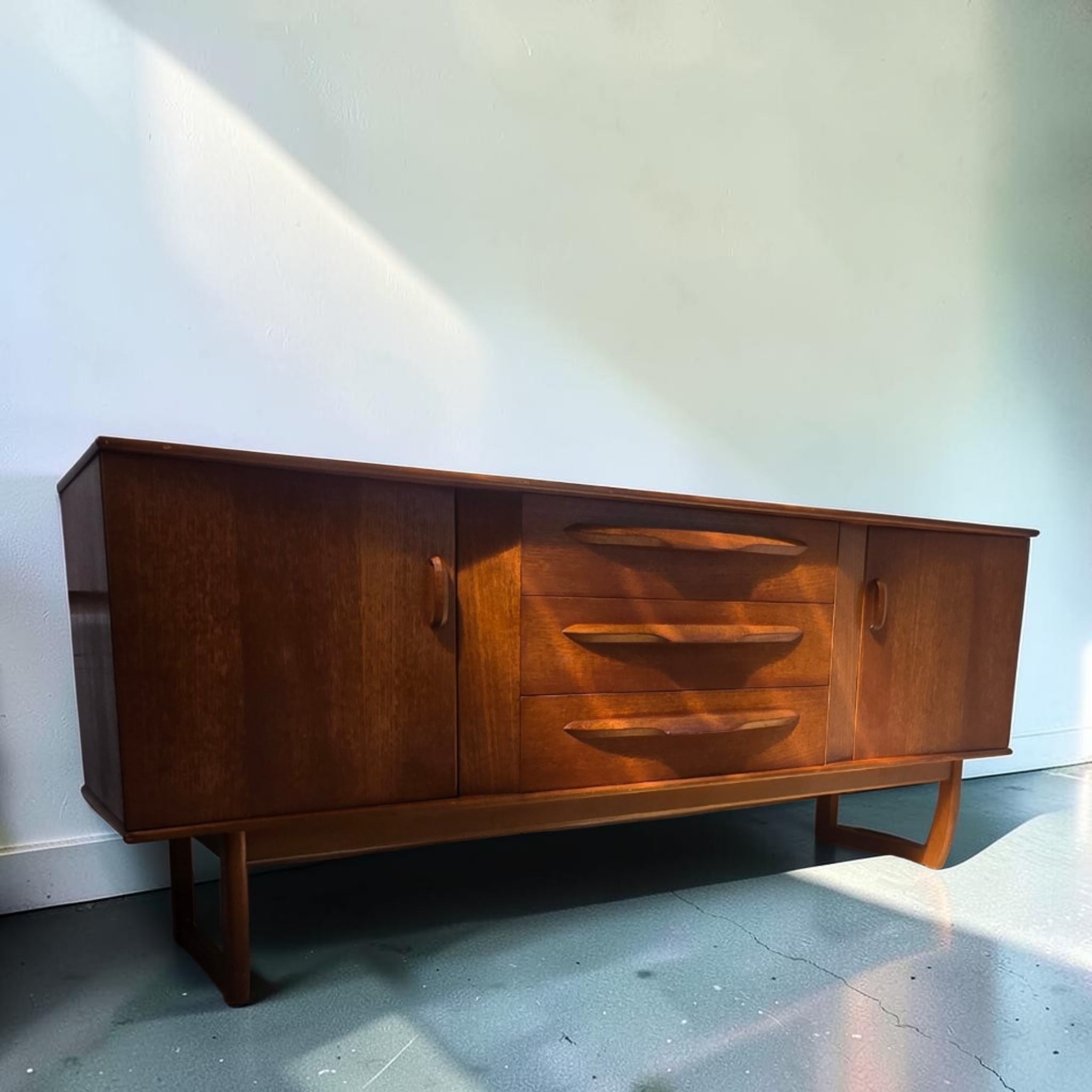 Elliots of Newbury Sideboard