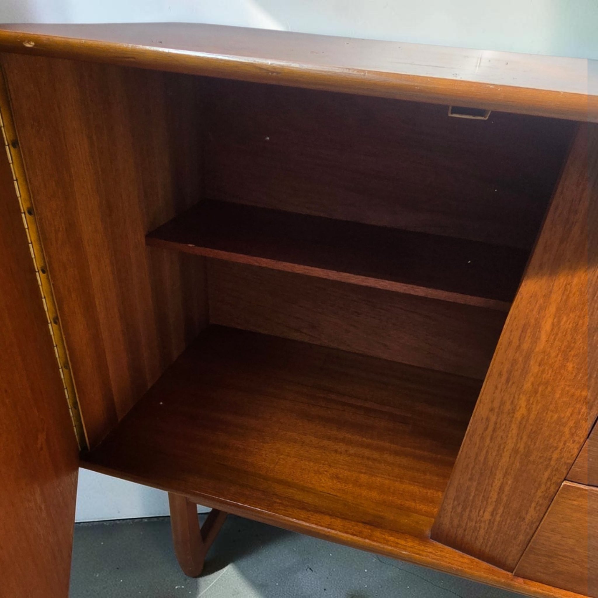 Elliots of Newbury Sideboard