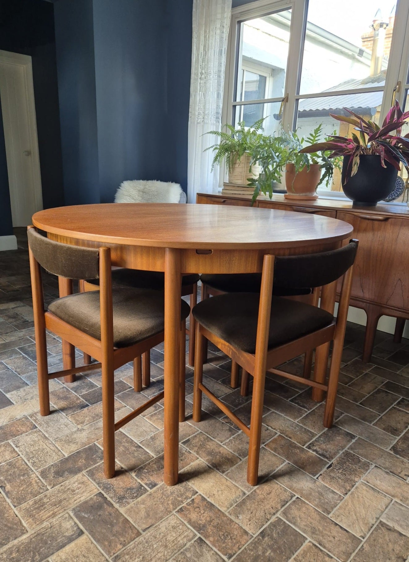 McIntosh Dining table & chairs
