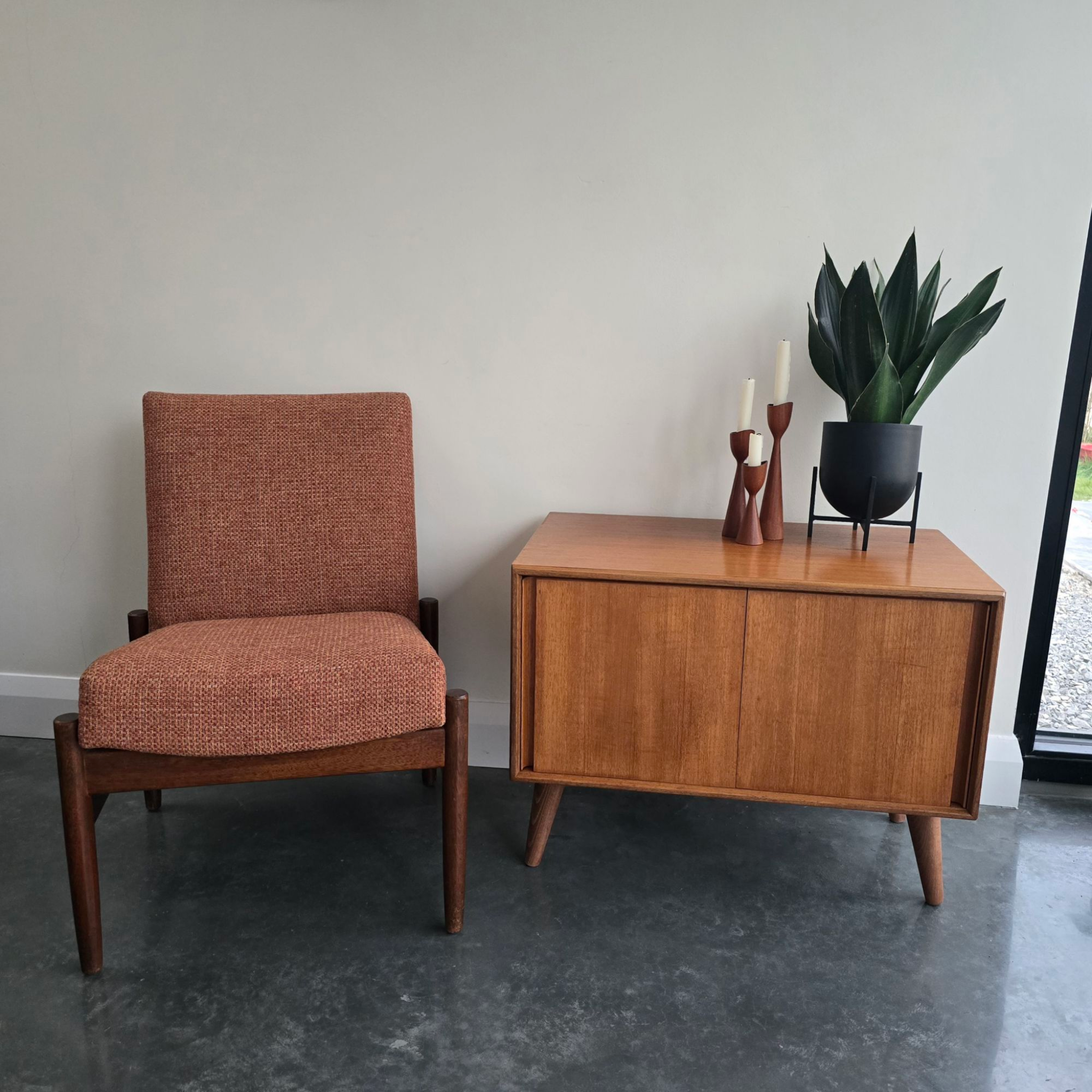 Mid-Century Modern Lounge Chair