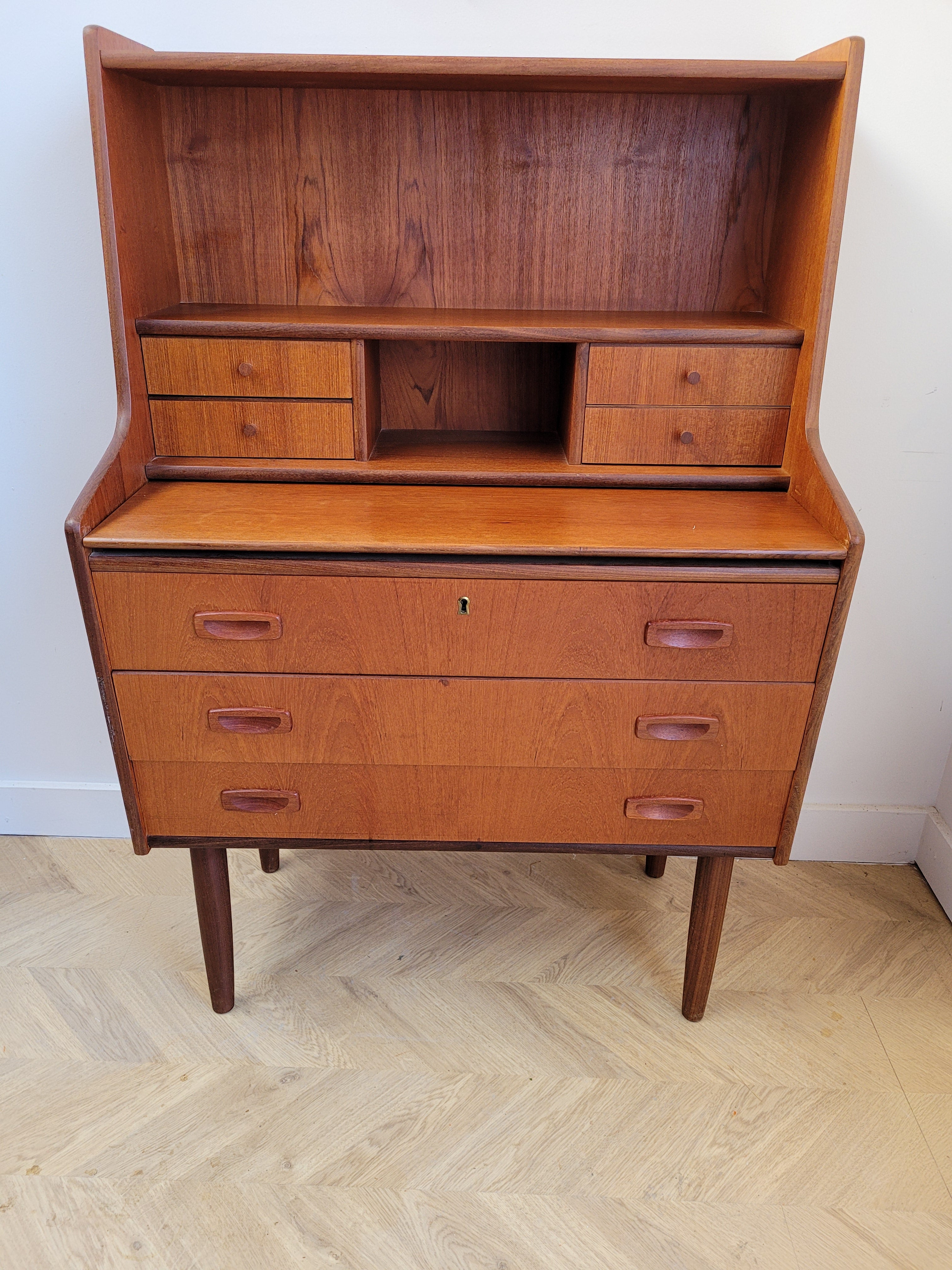 Danish Bureau/ Secretary