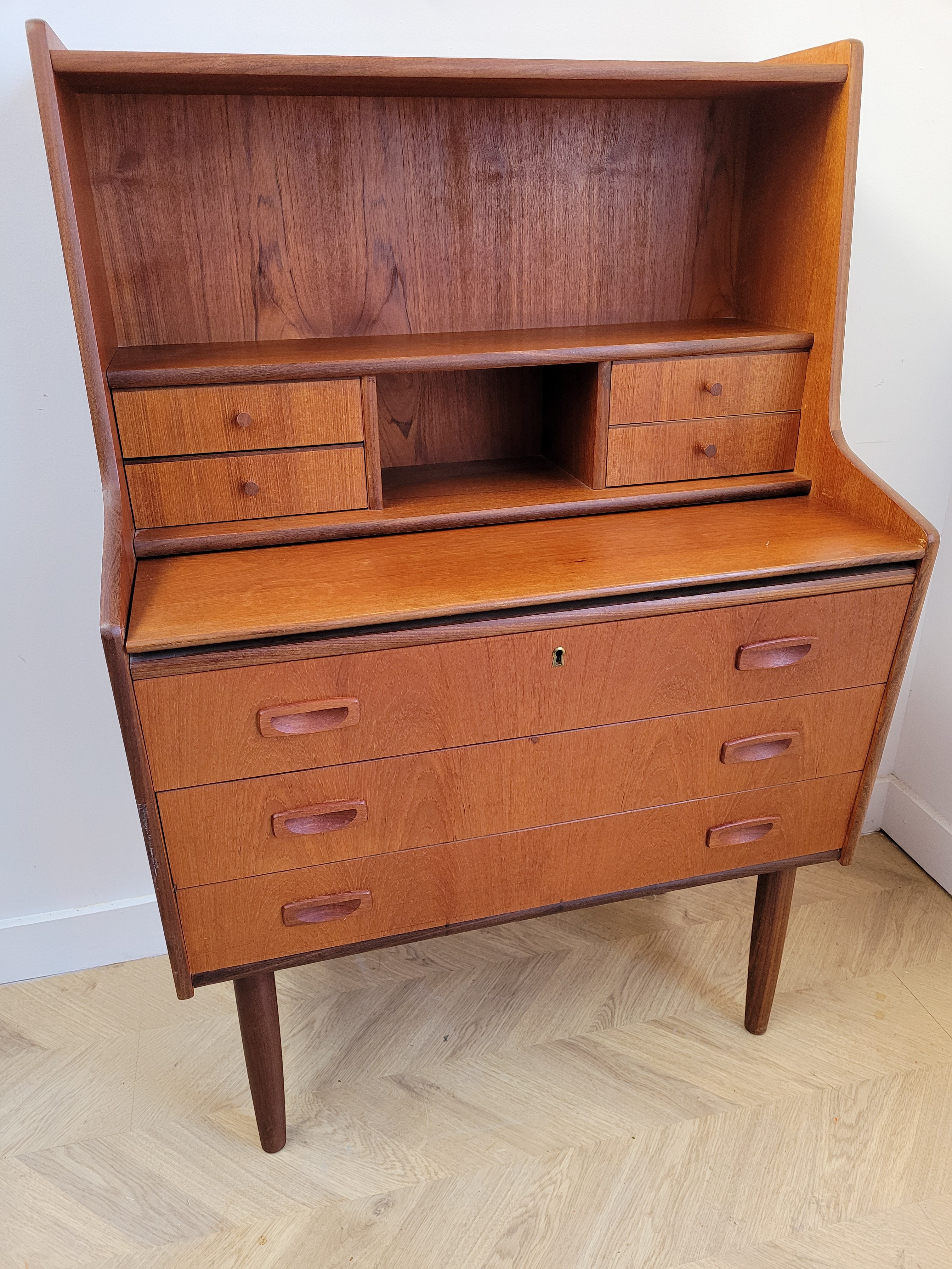 Danish Bureau/ Secretary