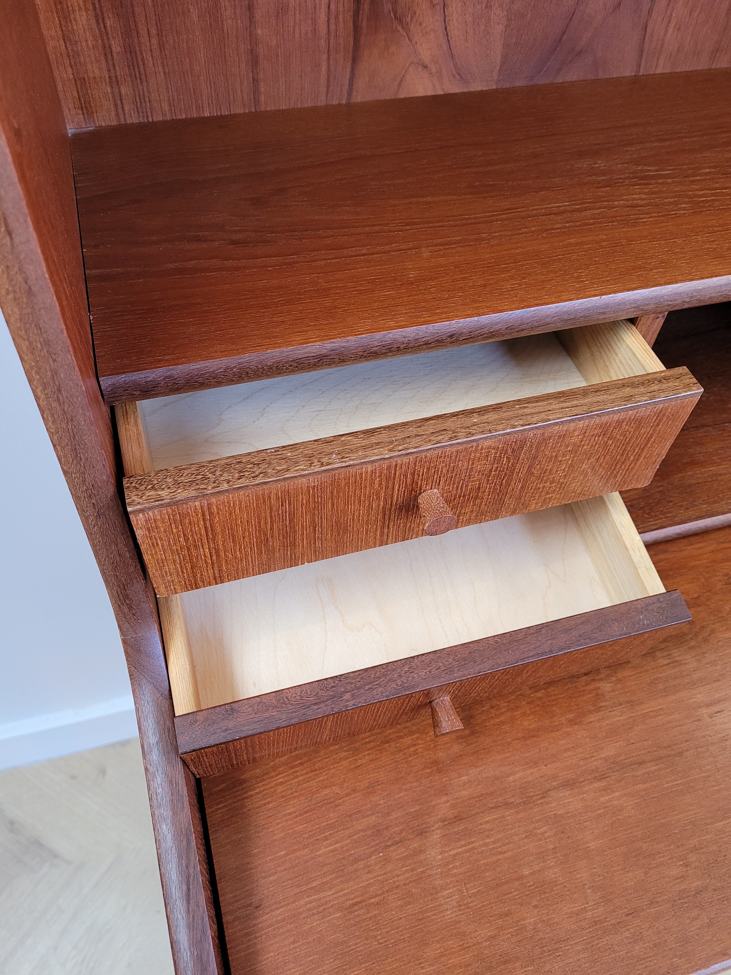 Danish Bureau/ Secretary