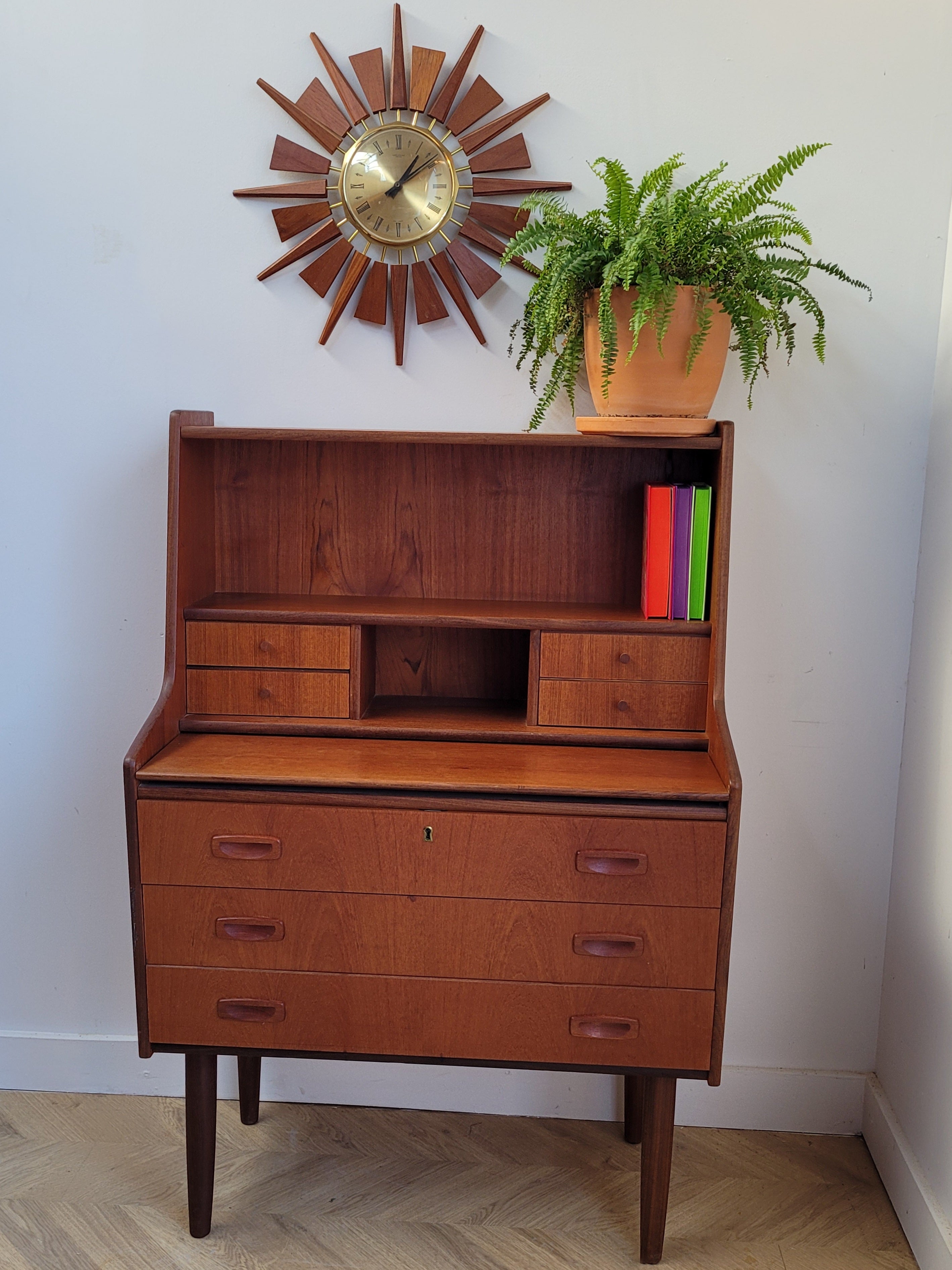 Danish Bureau/ Secretary