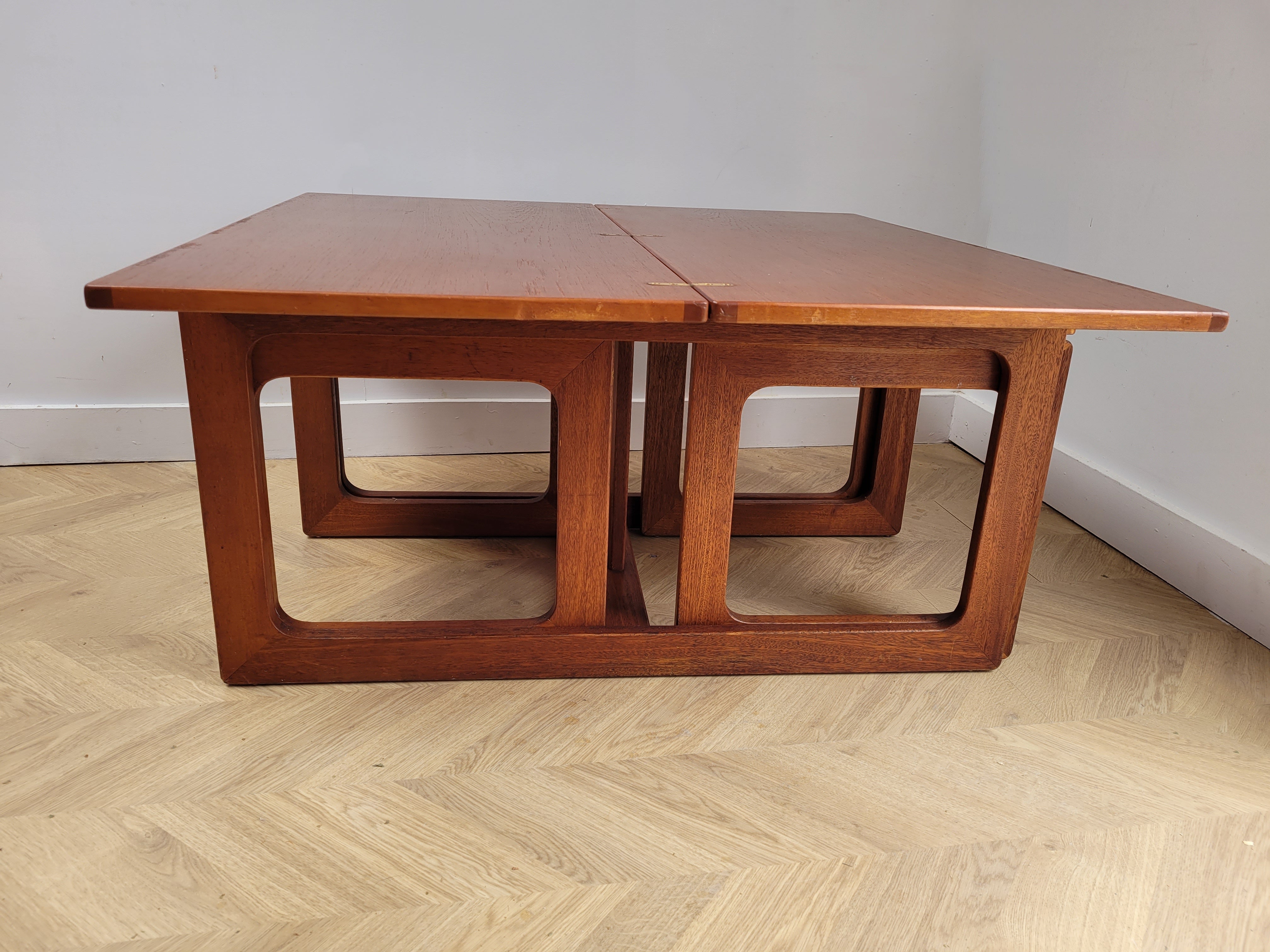 Coffee & Nesting Tables