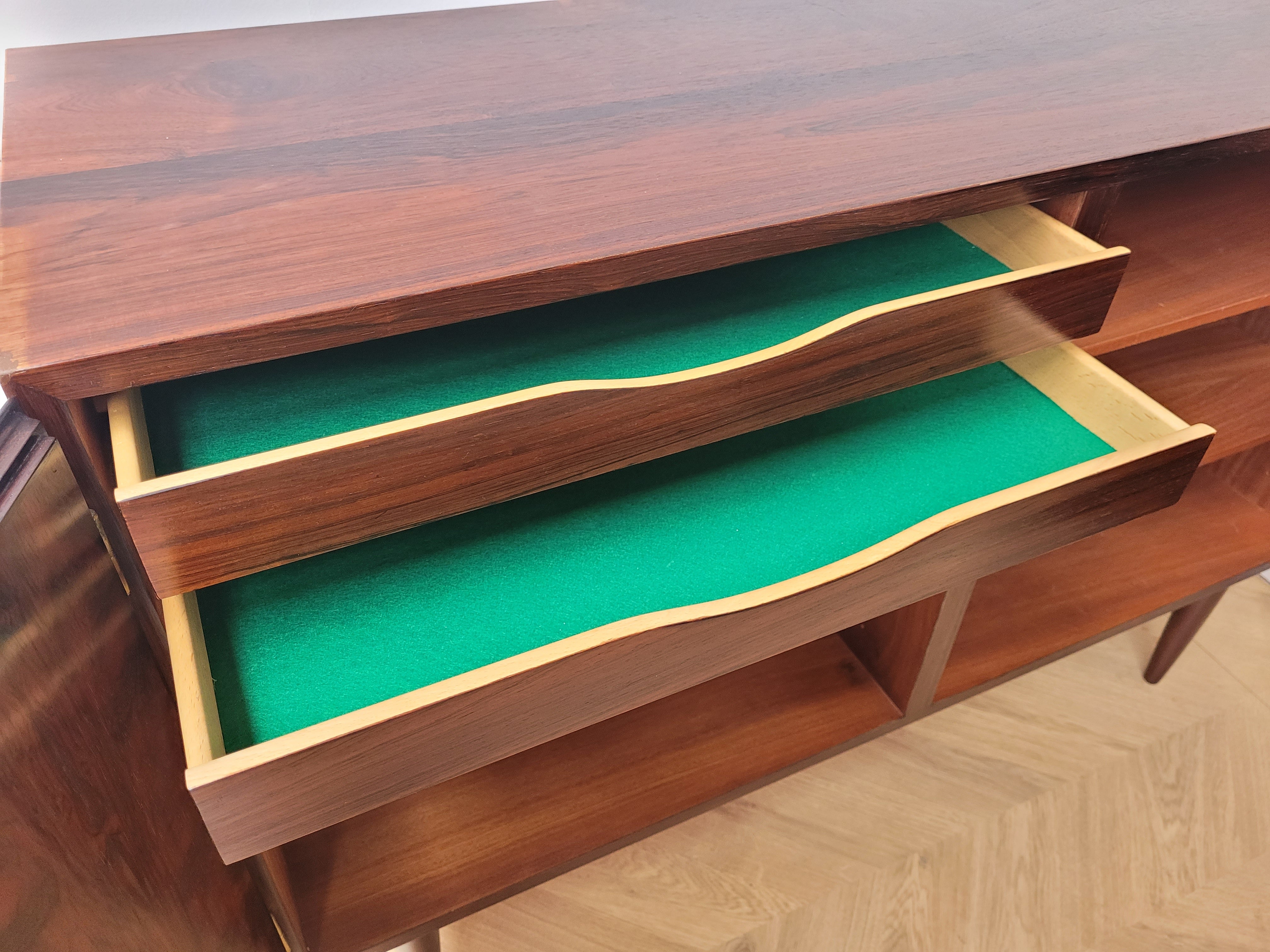 Omann Jun
Rosewood Cabinet