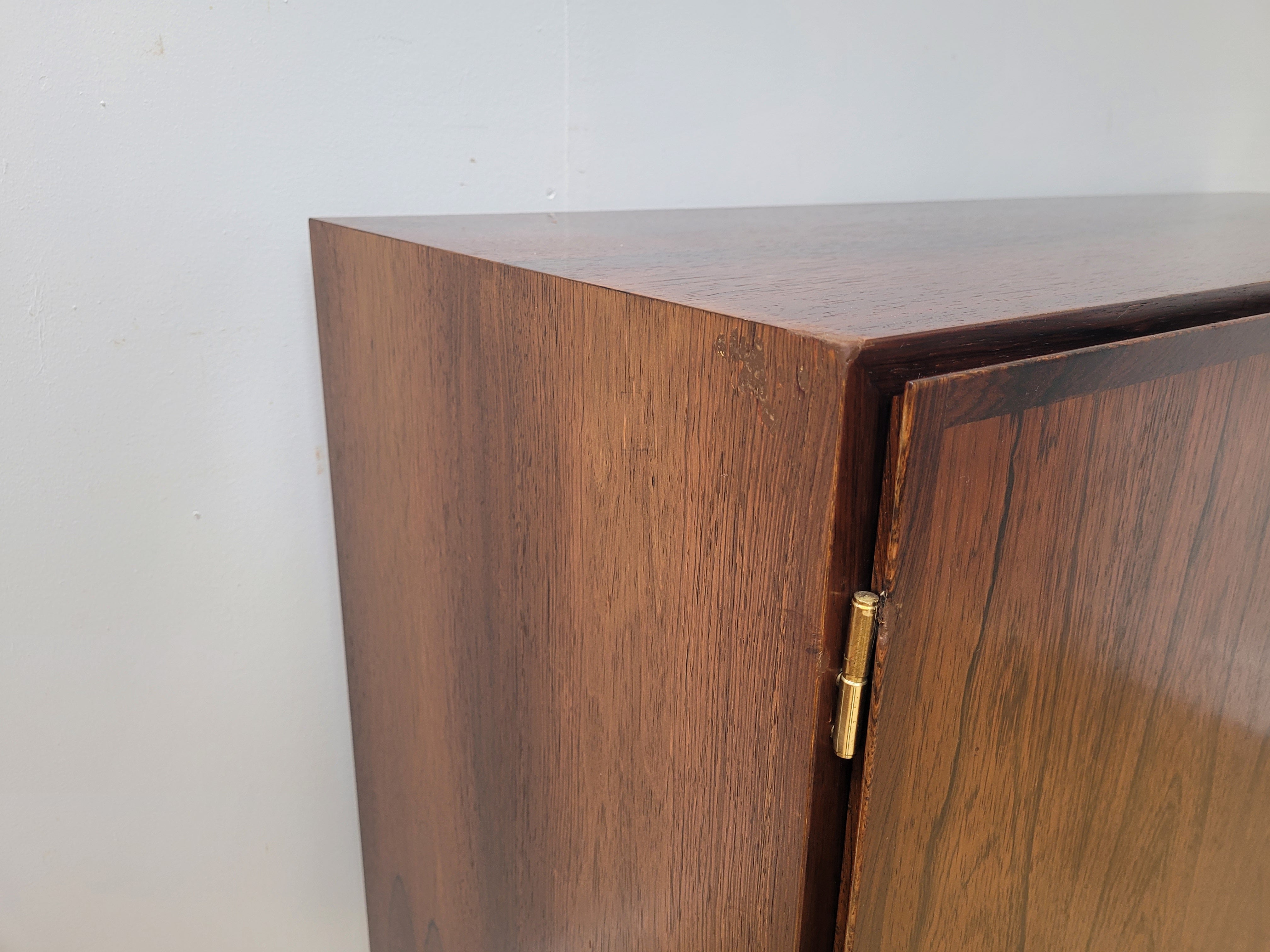 Omann Jun
Rosewood Cabinet