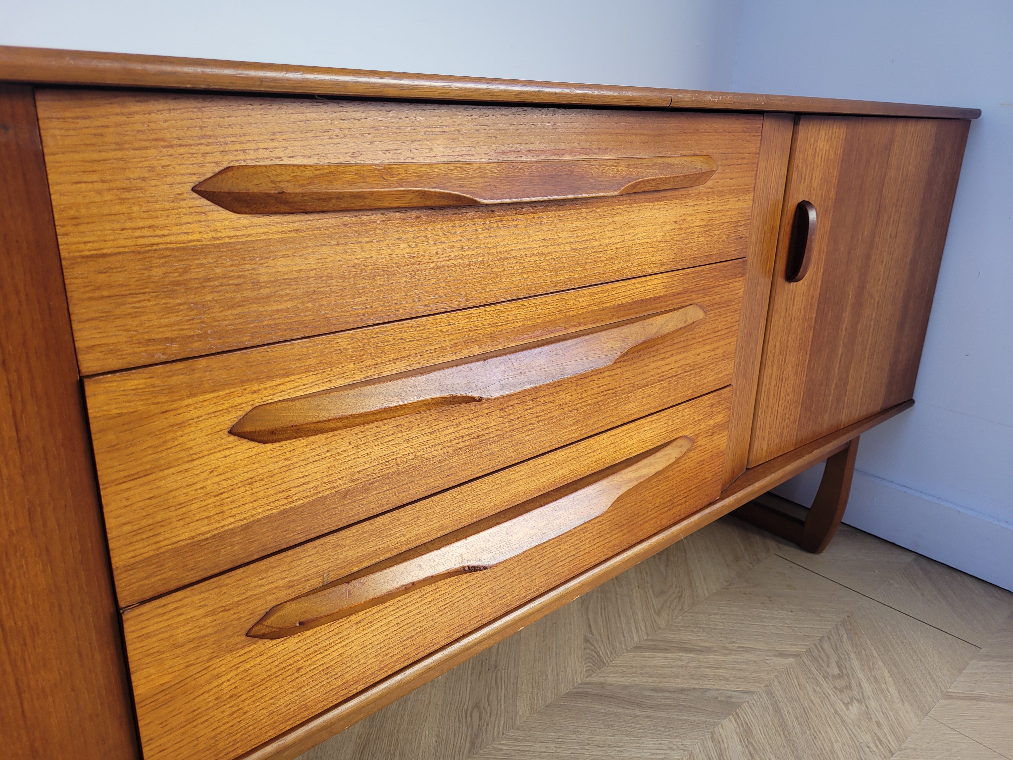 Elliots of Newbury Sideboard