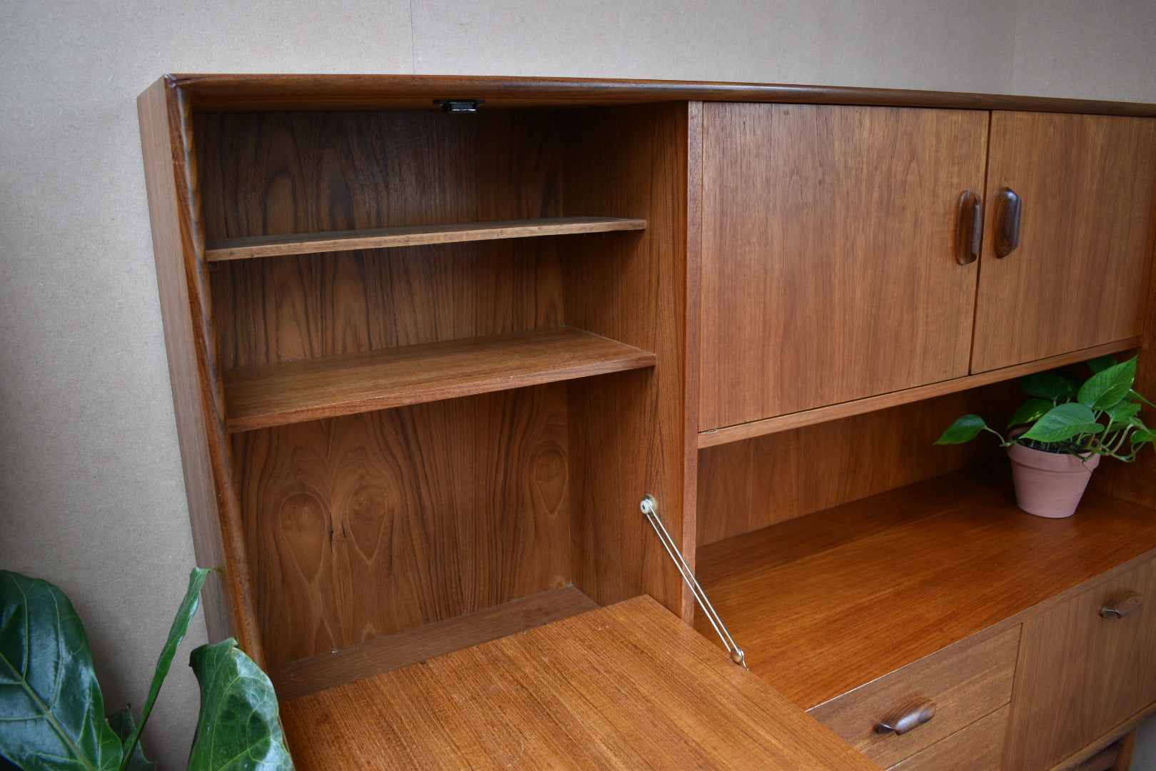 G plan Highboard