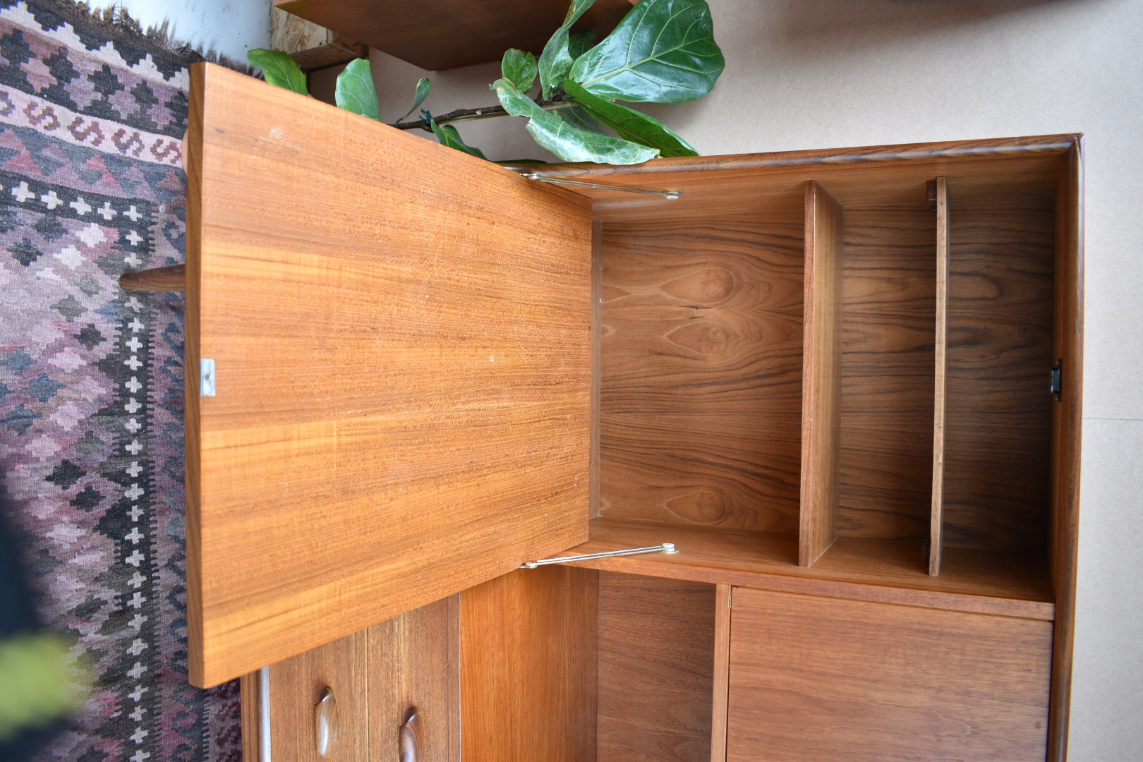 G plan Highboard