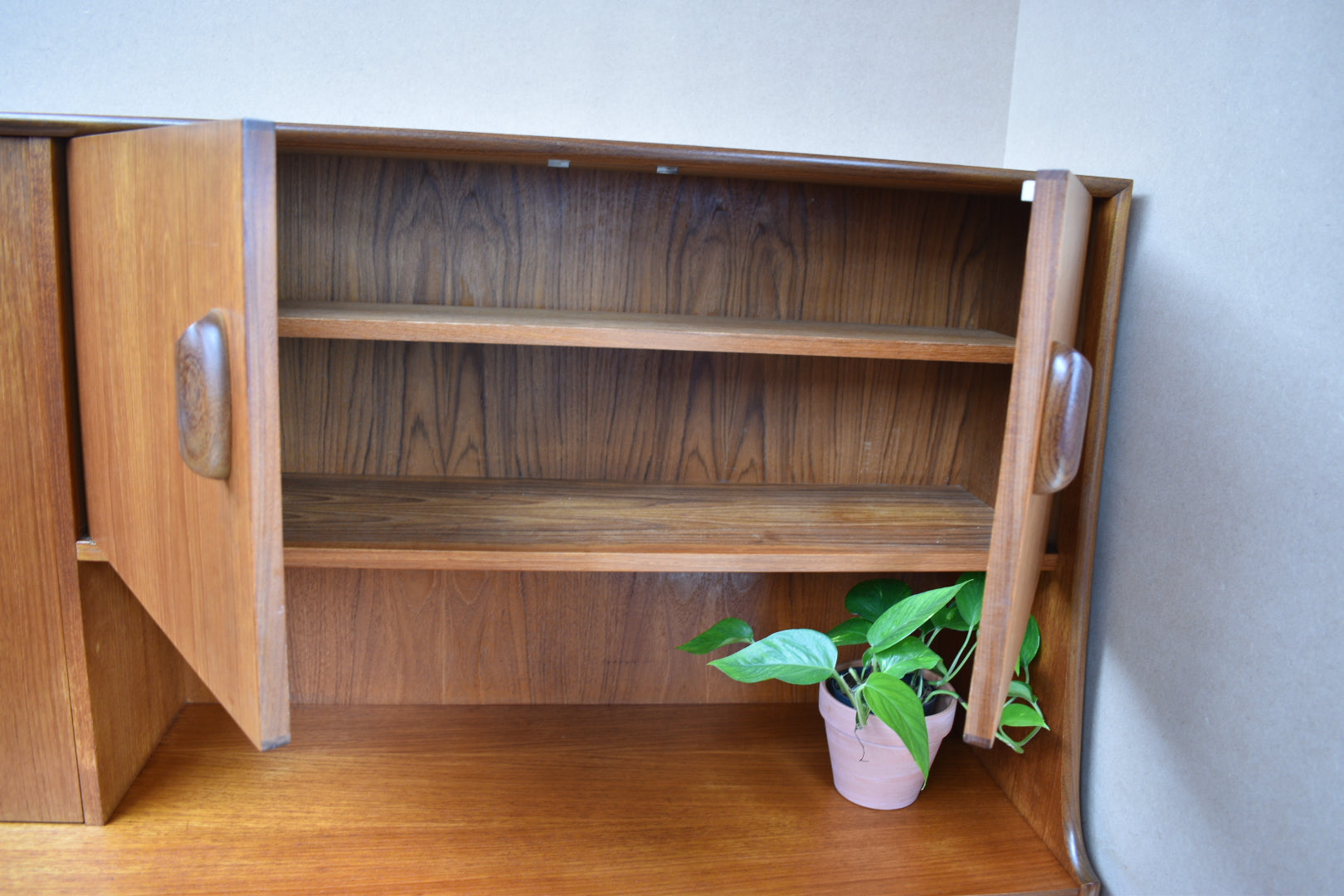 G plan Highboard
