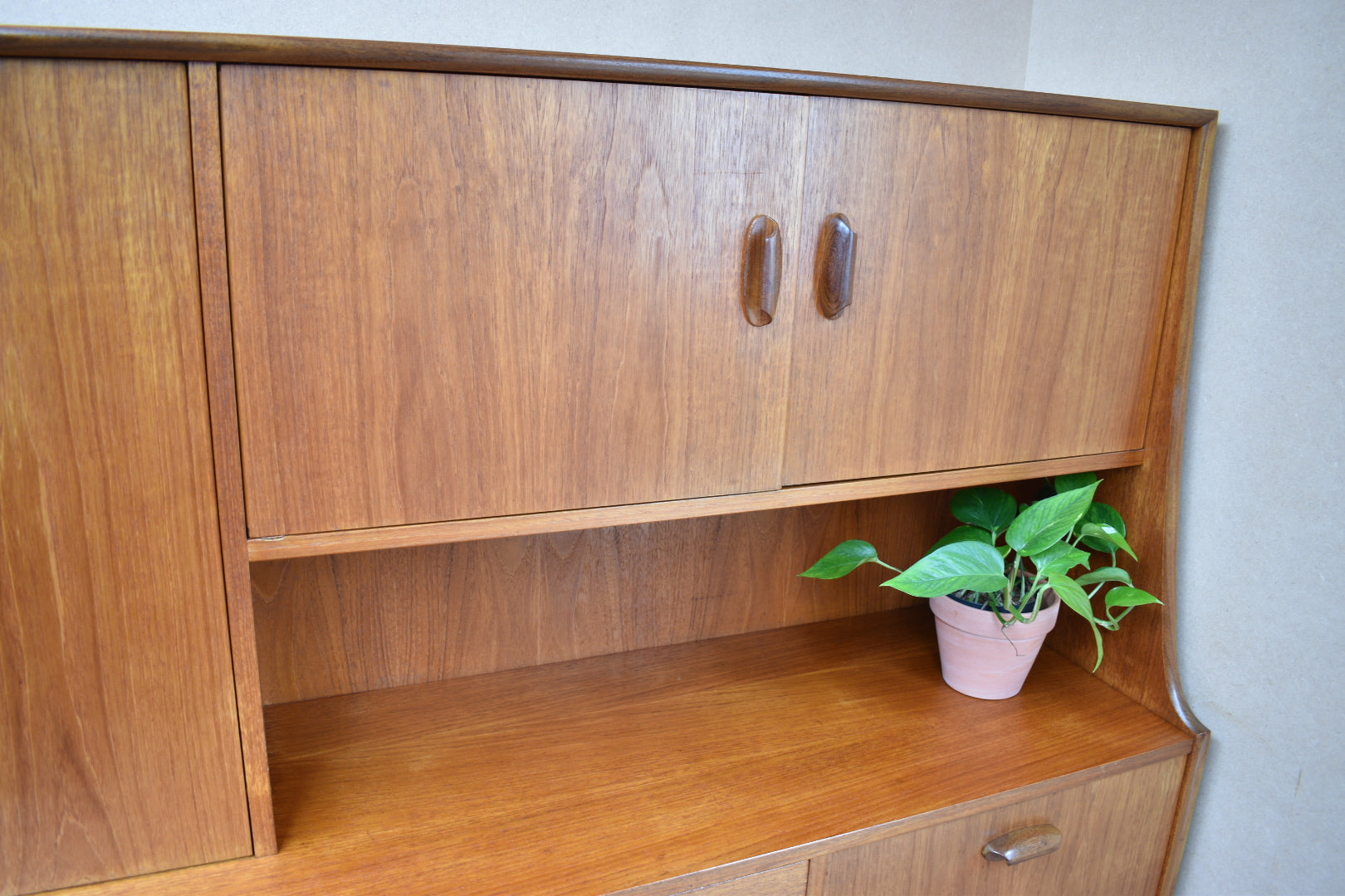 G plan Highboard