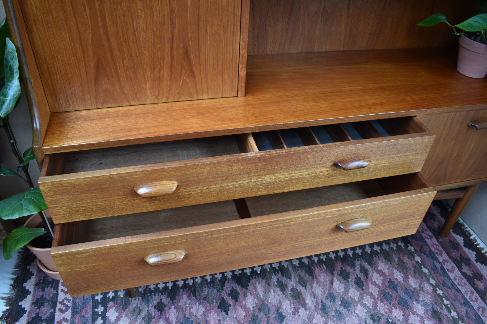 G plan Highboard