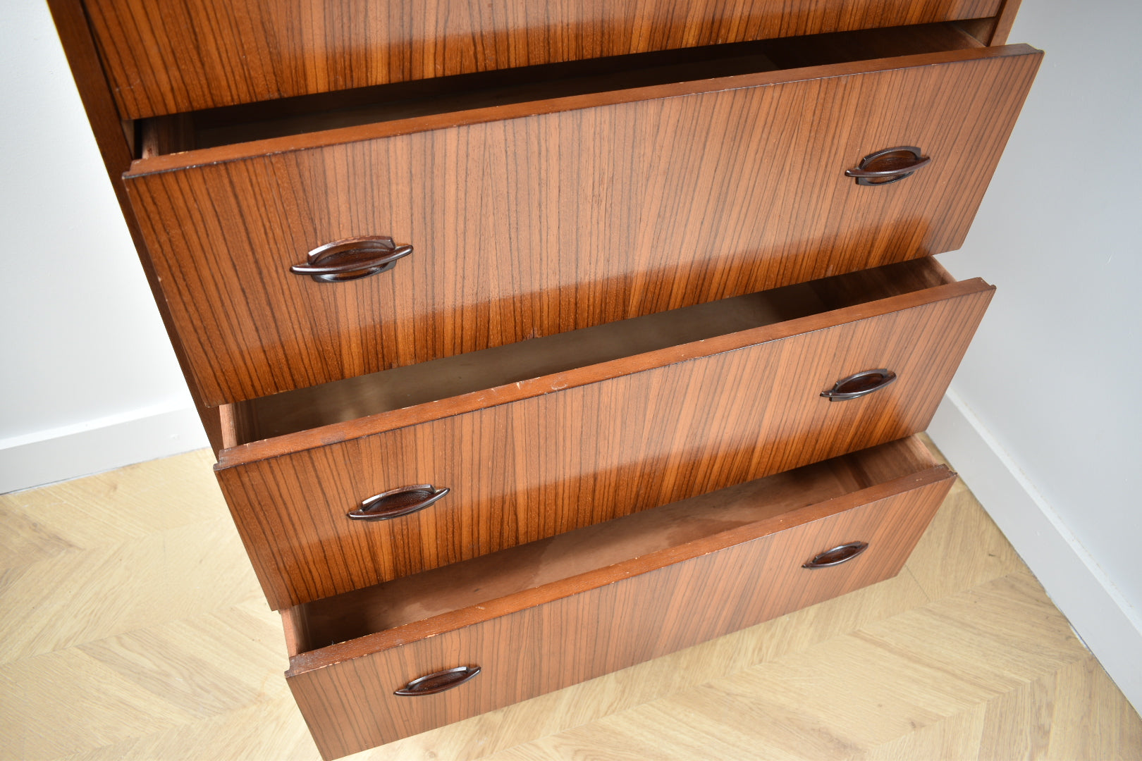 Elliots of Newbury Chest of Drawers