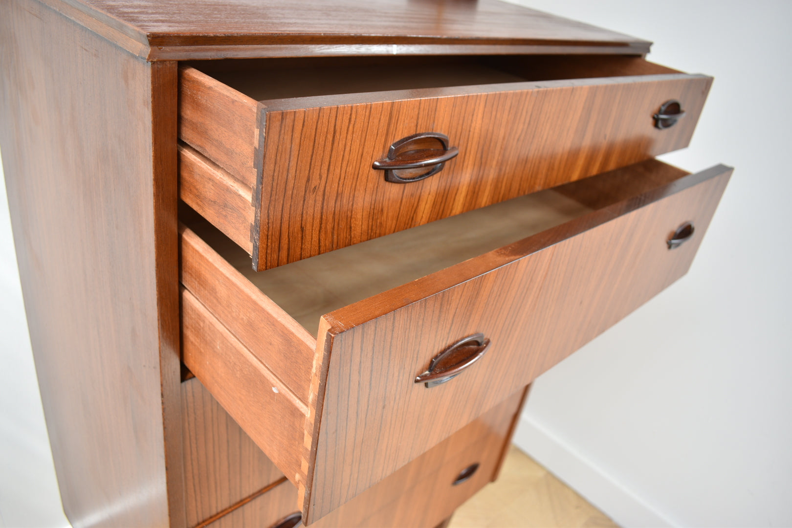Elliots of Newbury Chest of Drawers