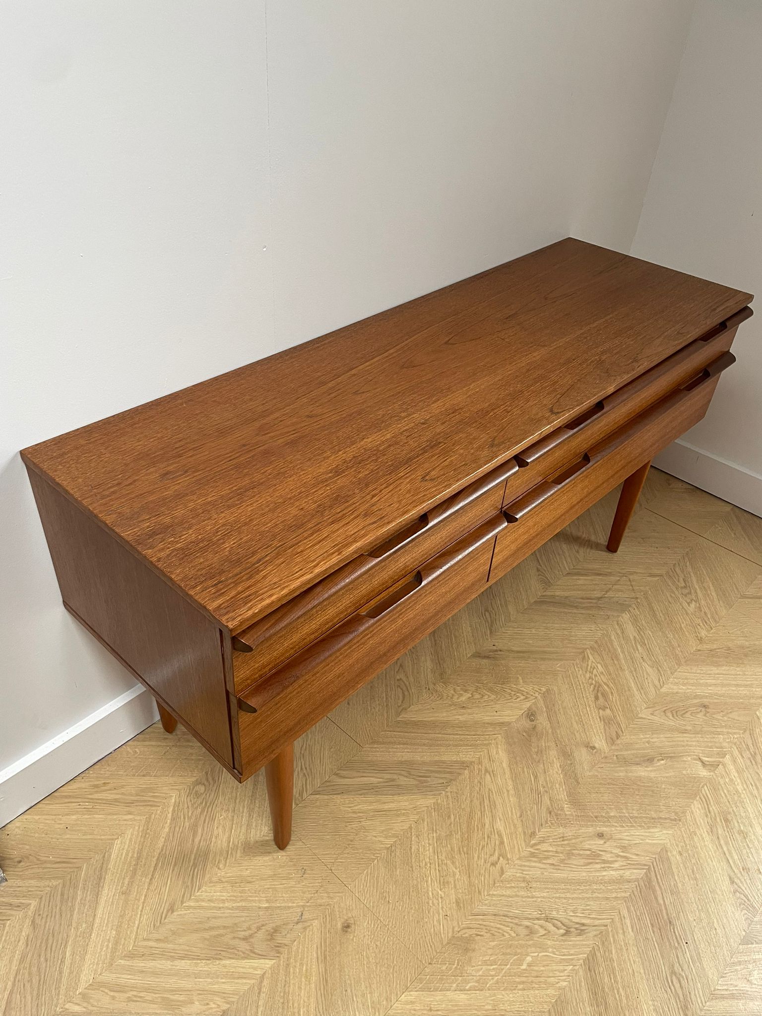 Compact Avalon Sideboard