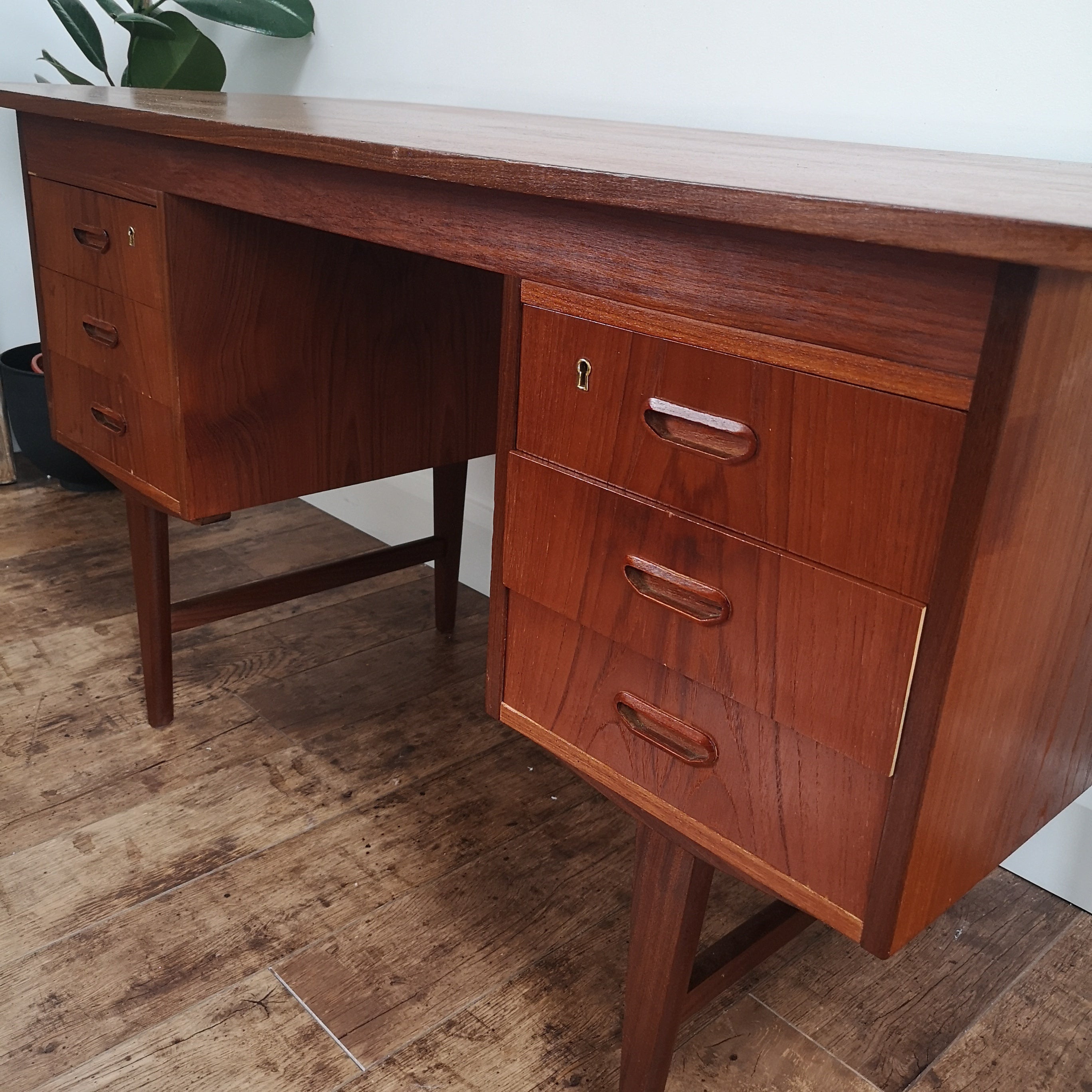 Mid Century Teak Crossbanded Desk
