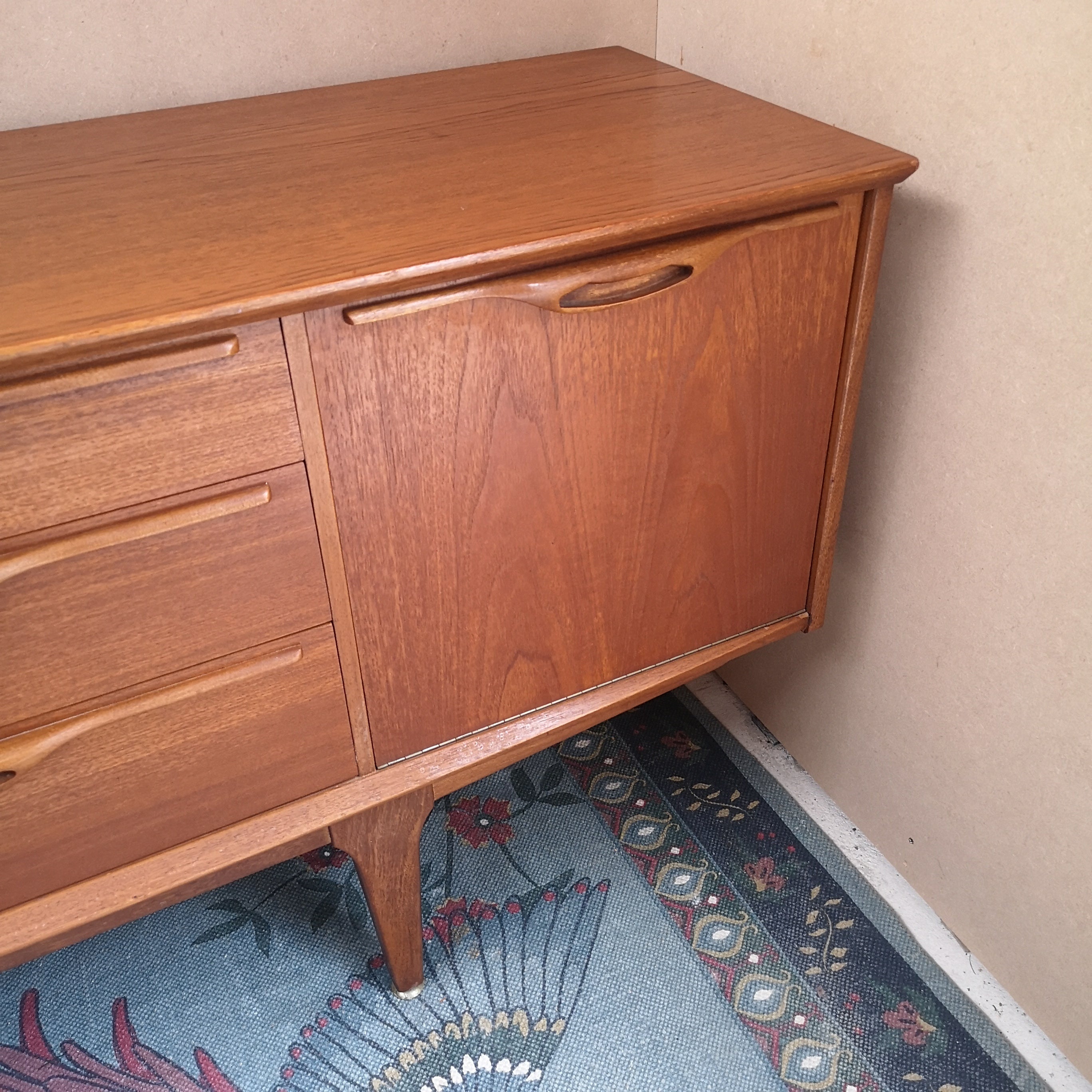 Jentique longjohn Sideboard