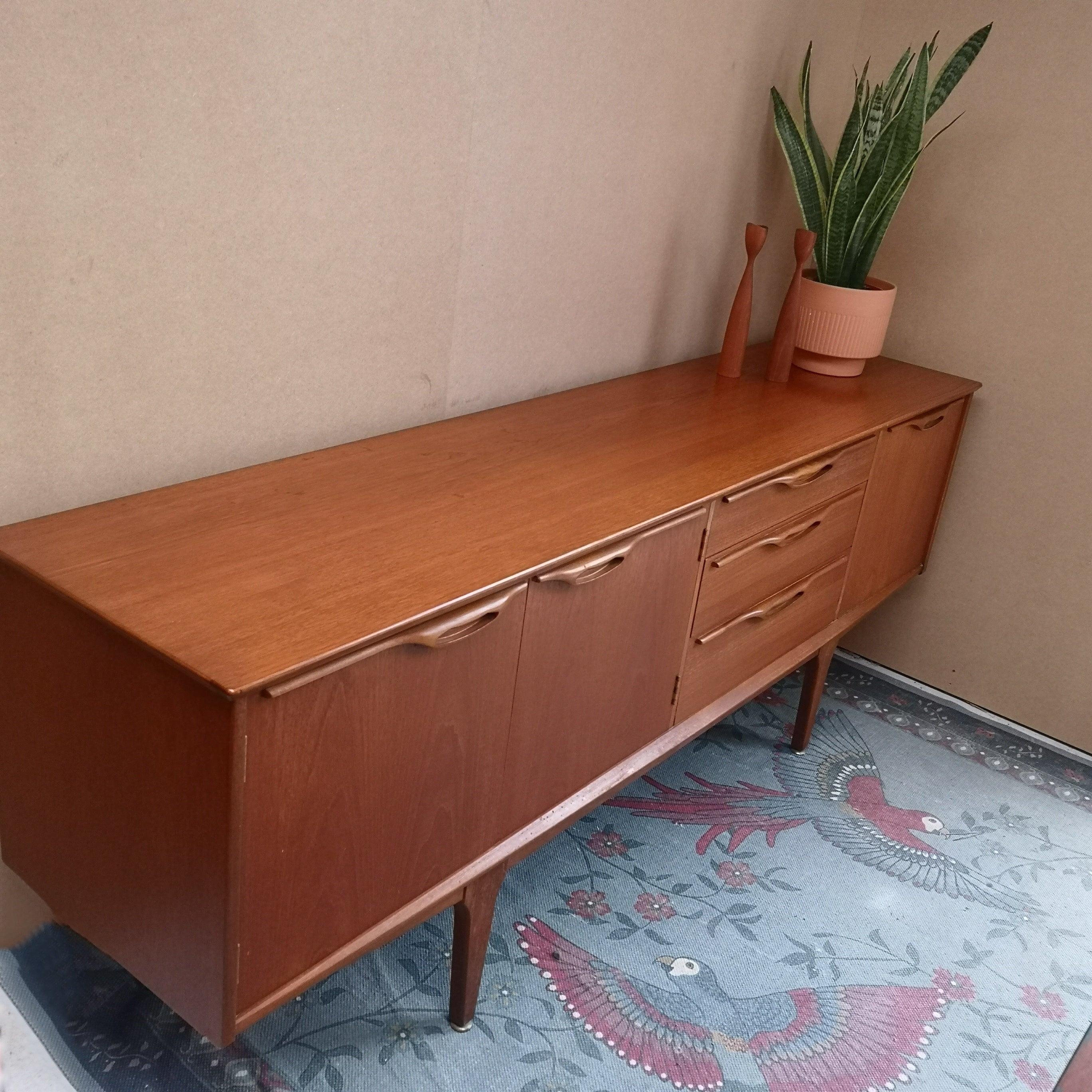 Jentique longjohn Sideboard