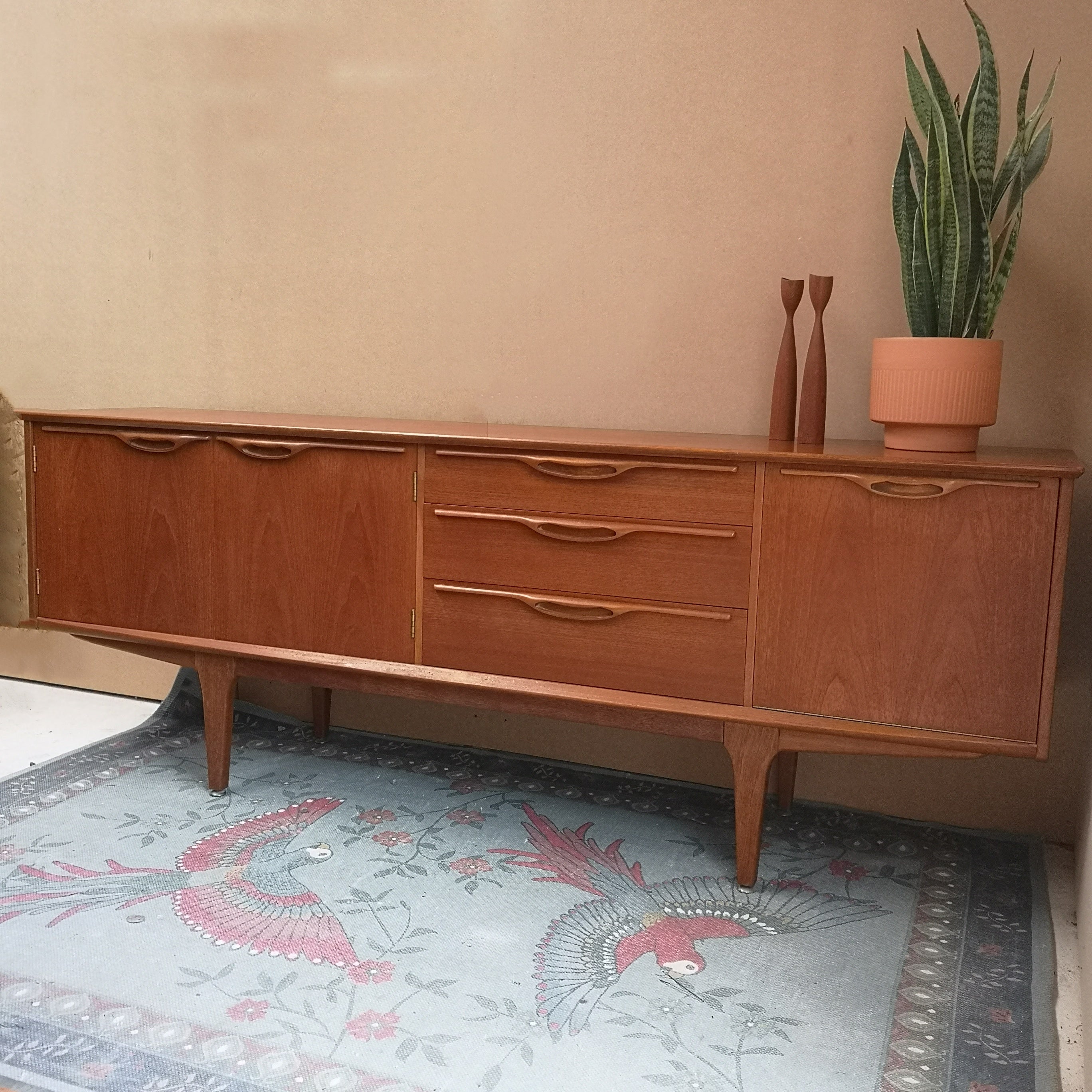 Jentique longjohn Sideboard