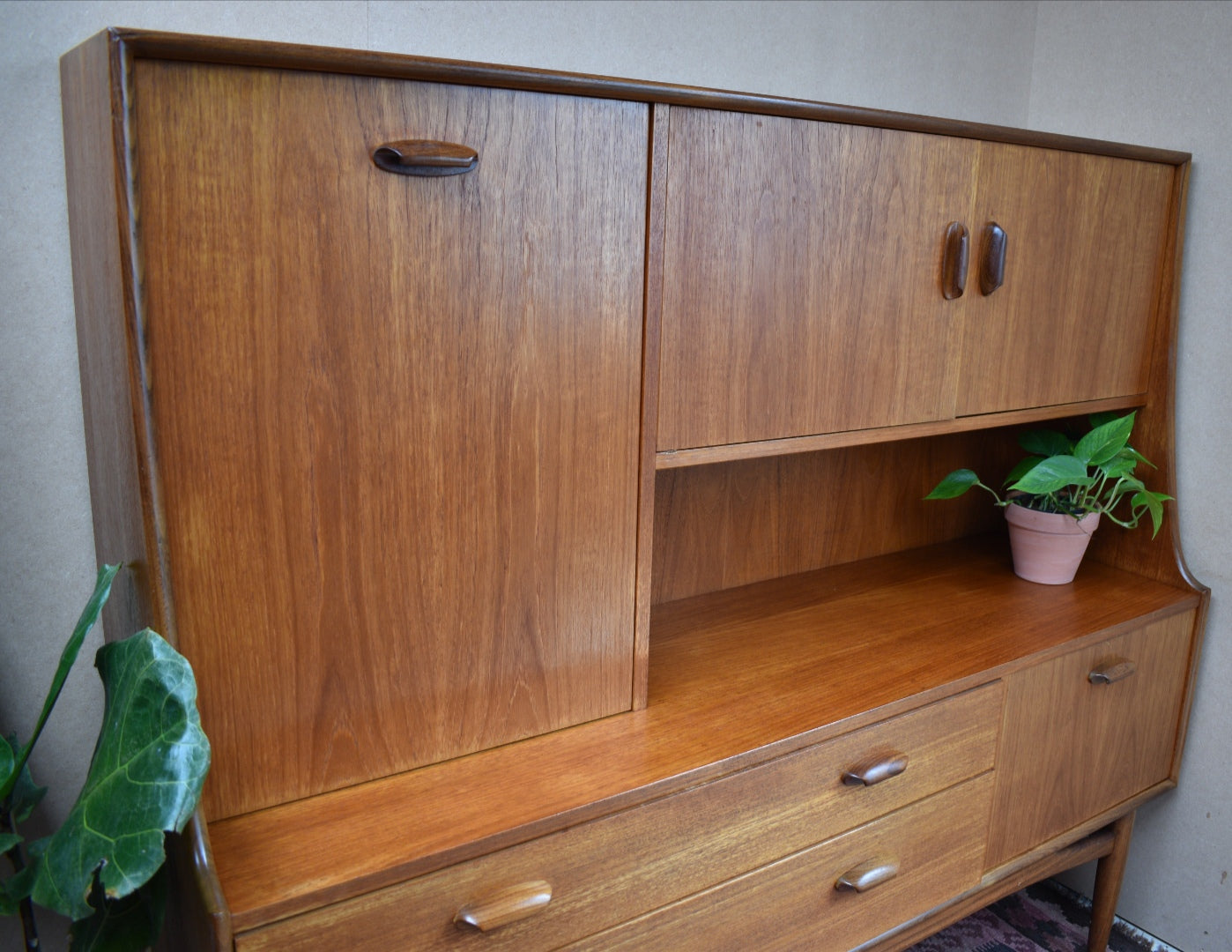 G plan Highboard
