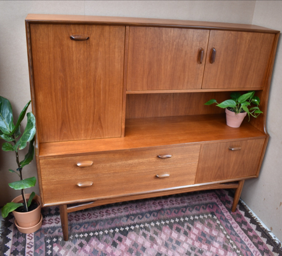 G plan Highboard