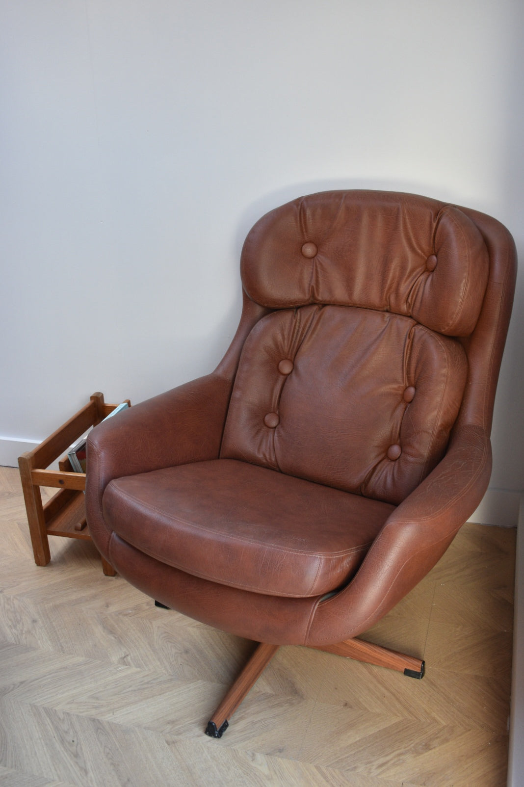 Mid Century Swivel Chair