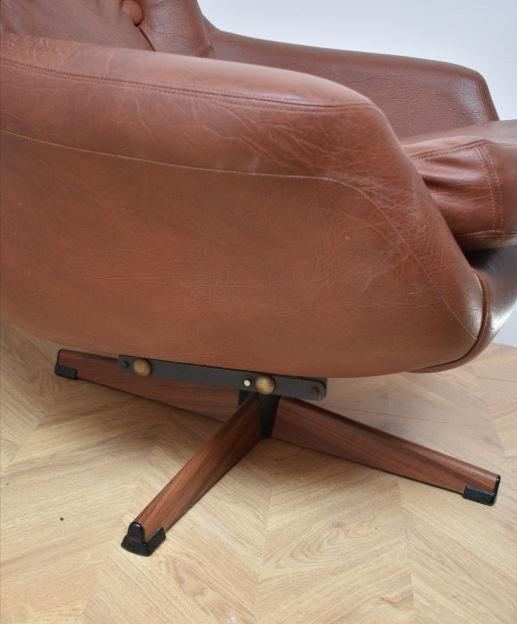 Mid Century Swivel Chair
