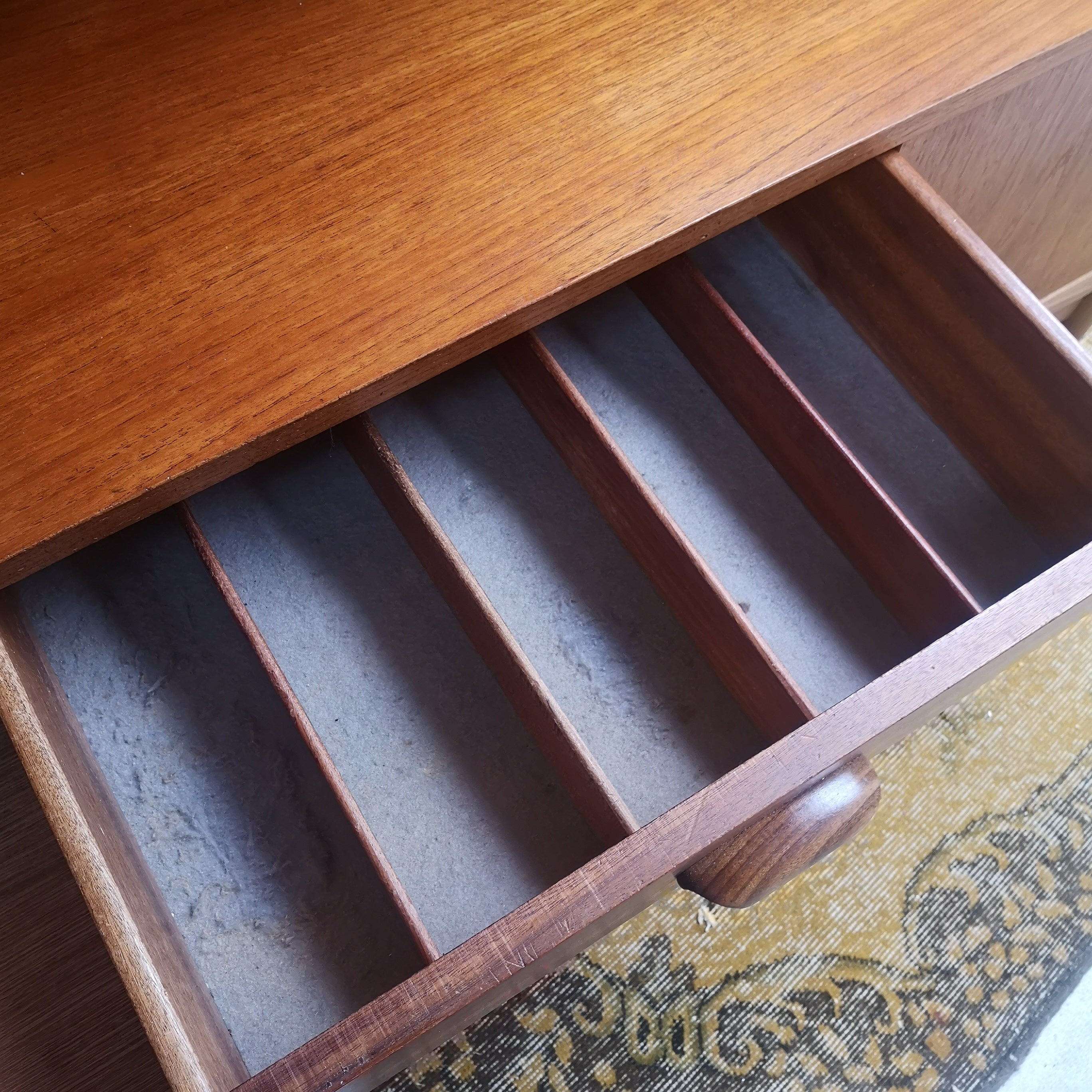 G plan Highboard