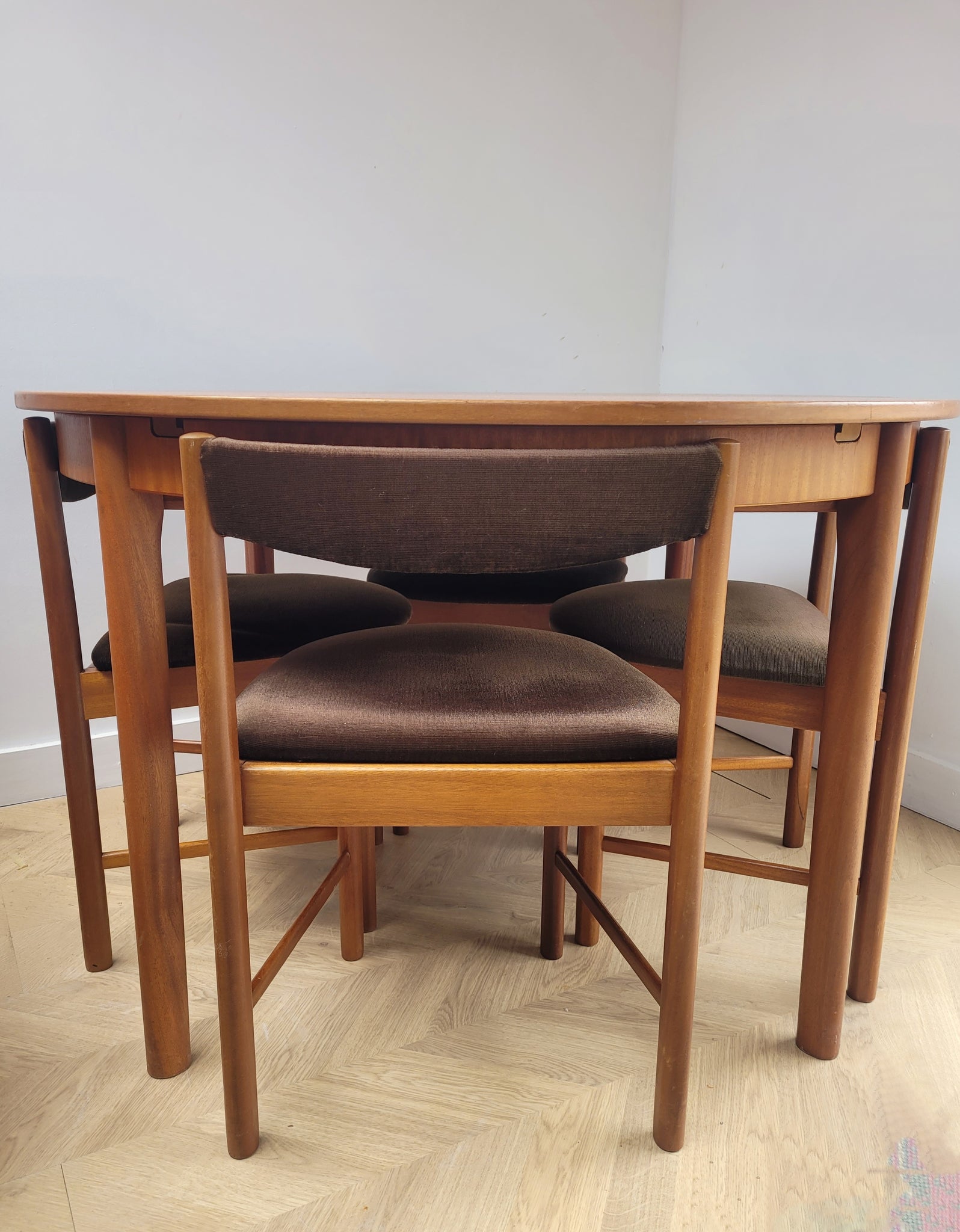 McIntosh Dining table & chairs