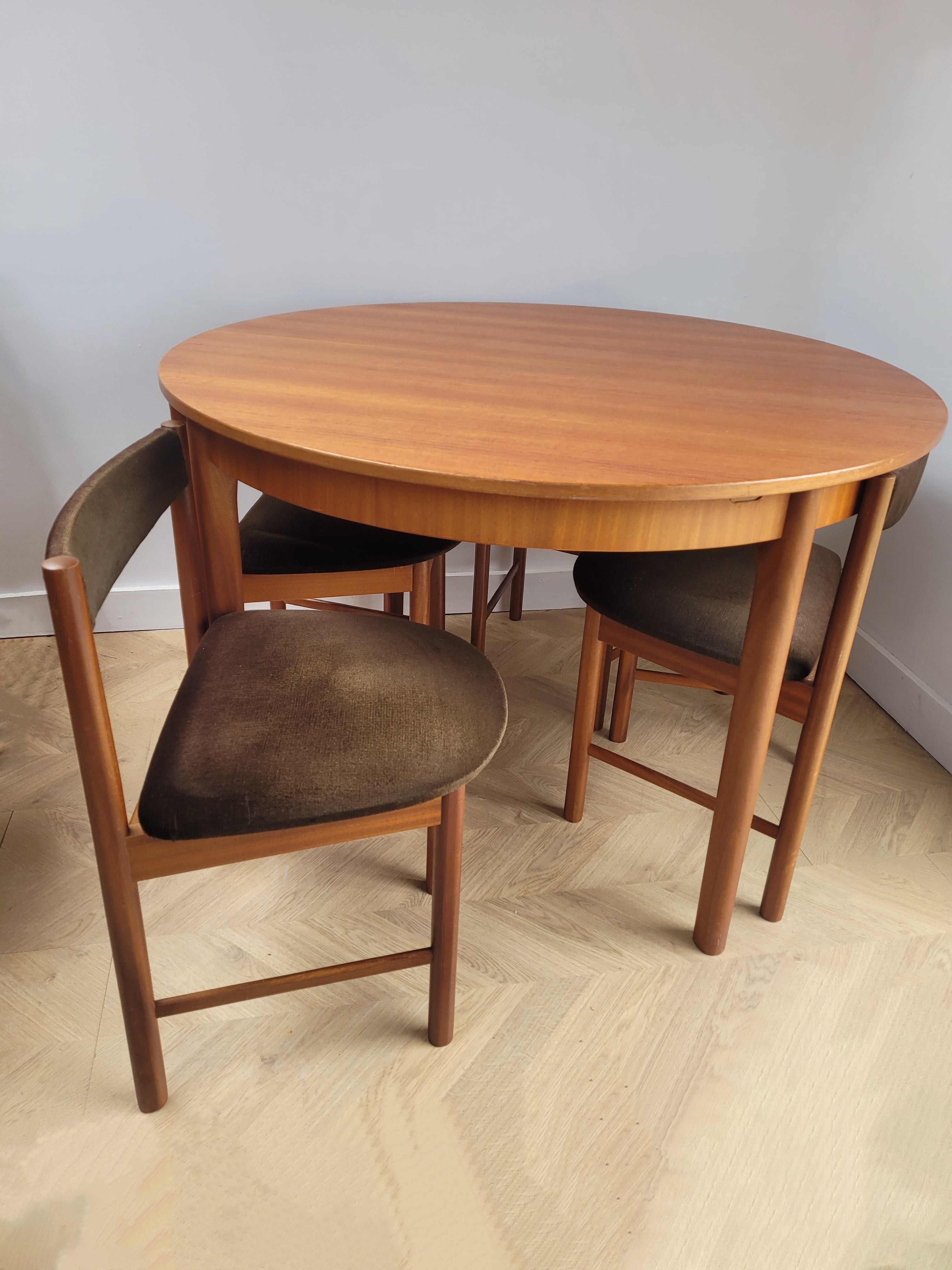 McIntosh Dining table & chairs