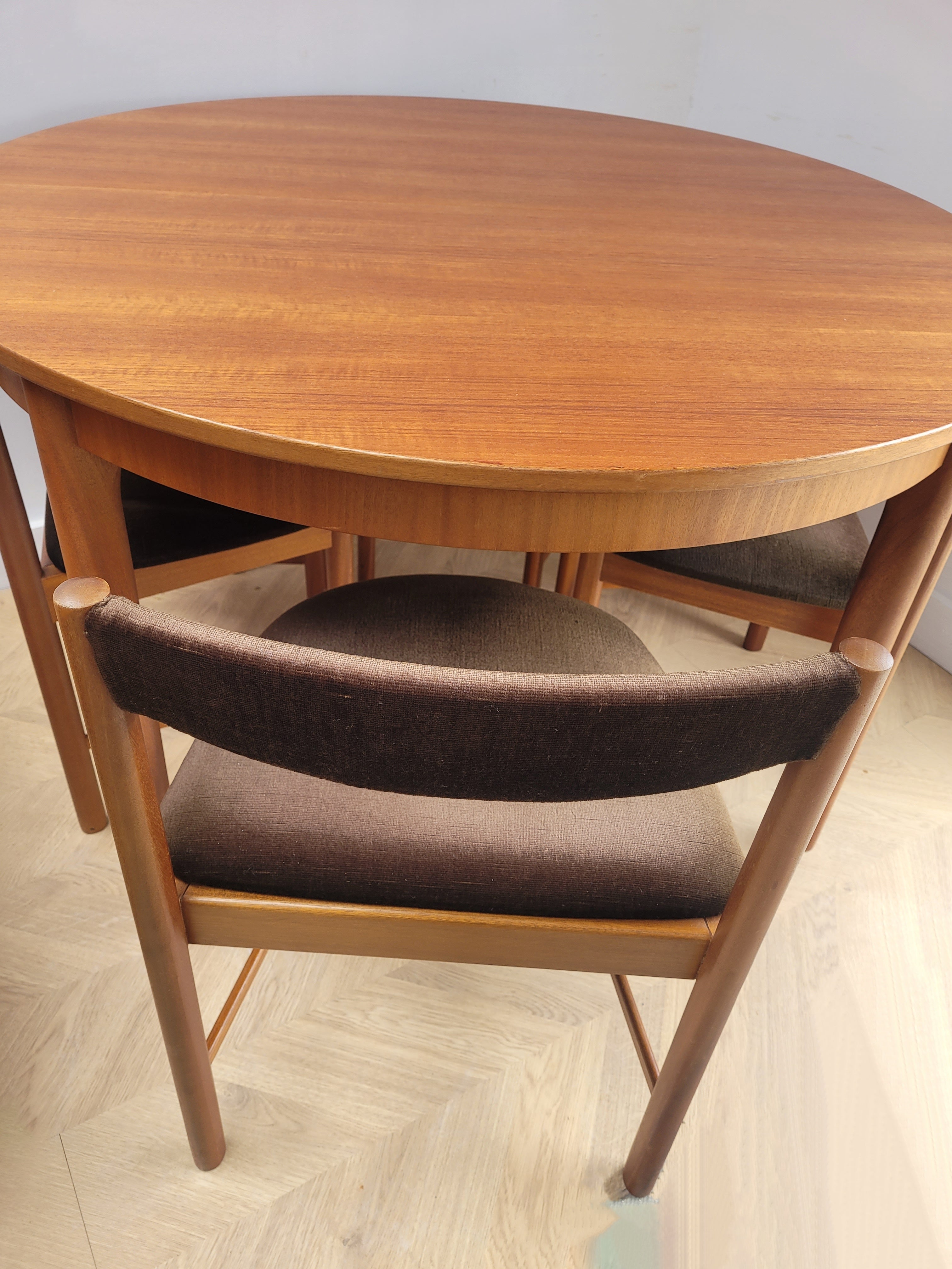 McIntosh Dining table & chairs