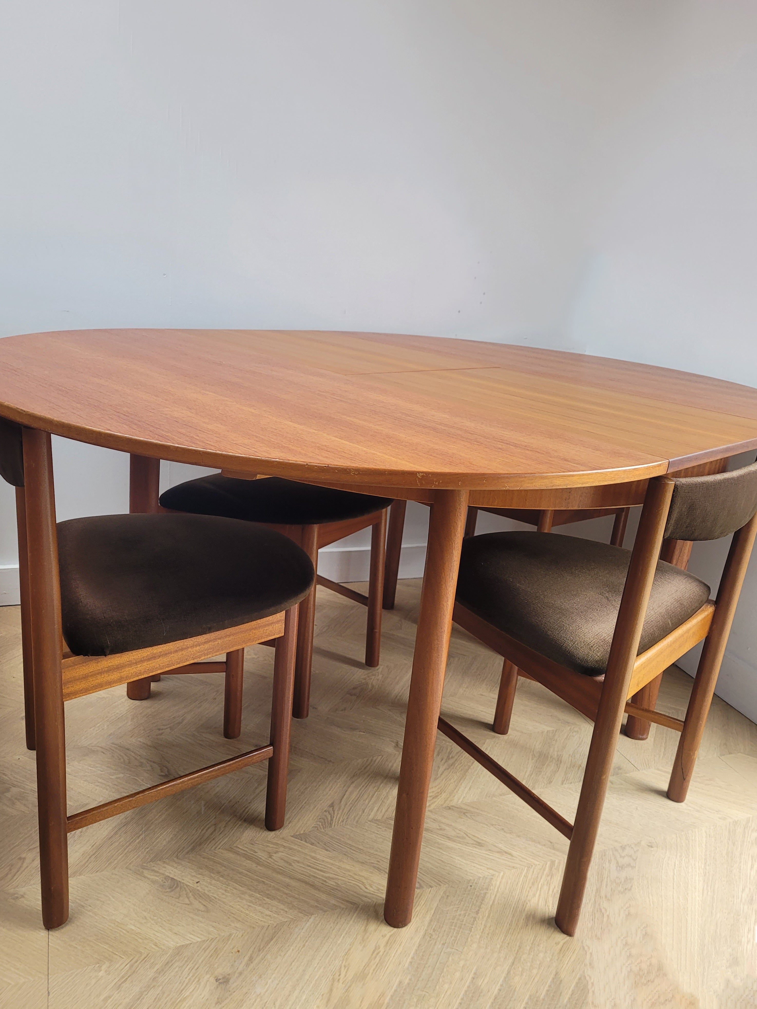 McIntosh Dining table & chairs