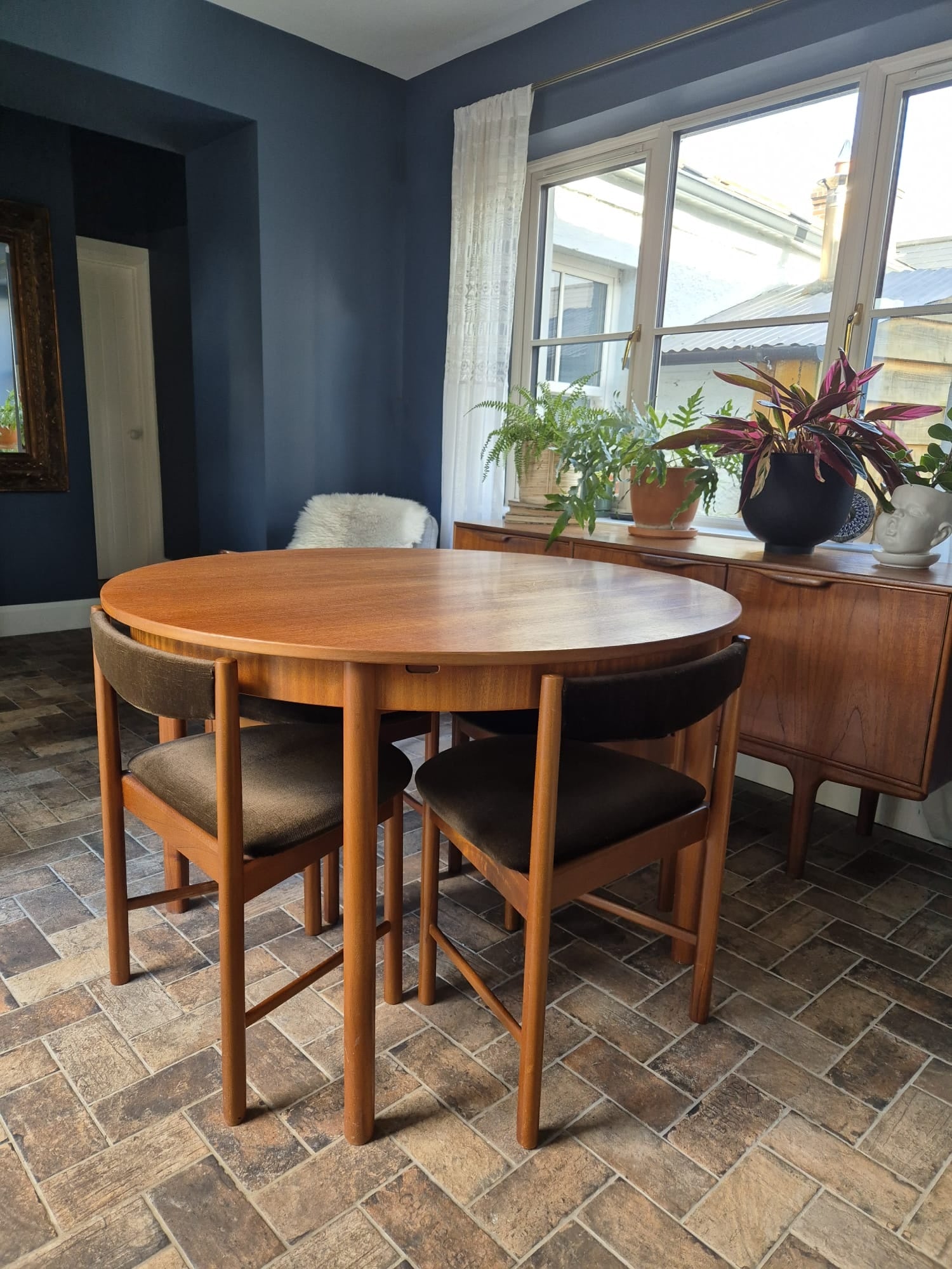 McIntosh Dining table & chairs