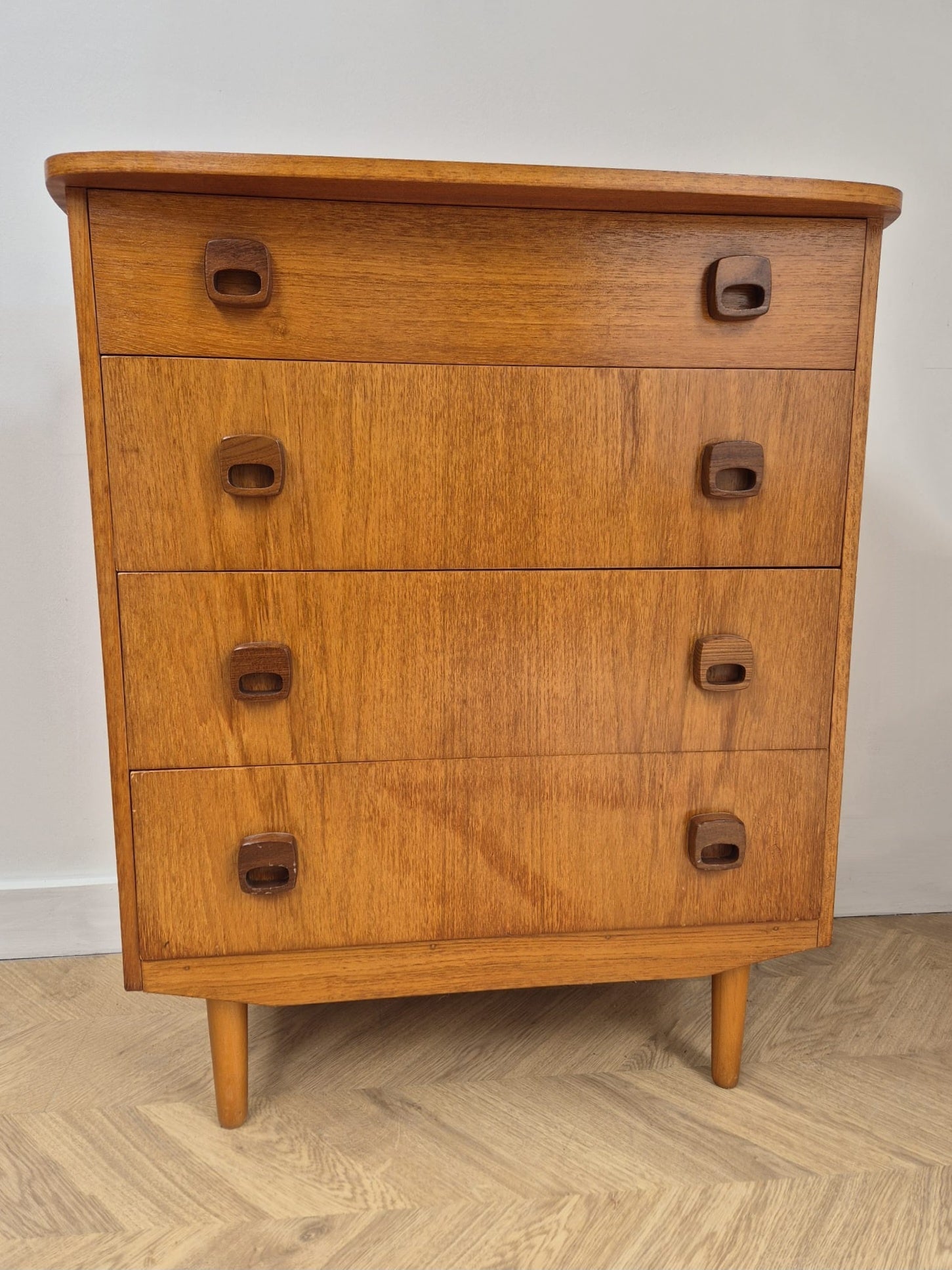 Mid Century Chest of Drawers