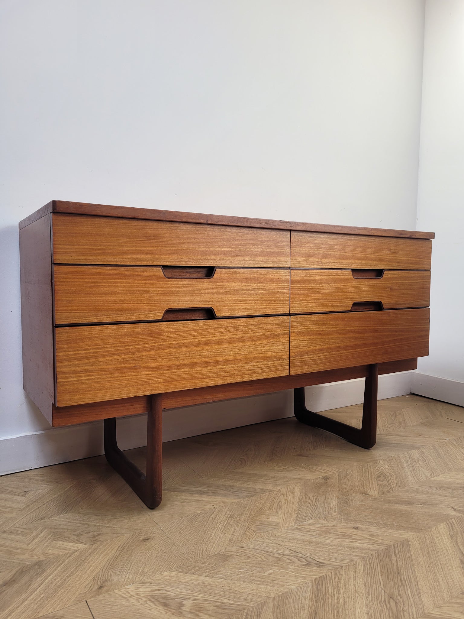 Uniflex lowline Sideboard