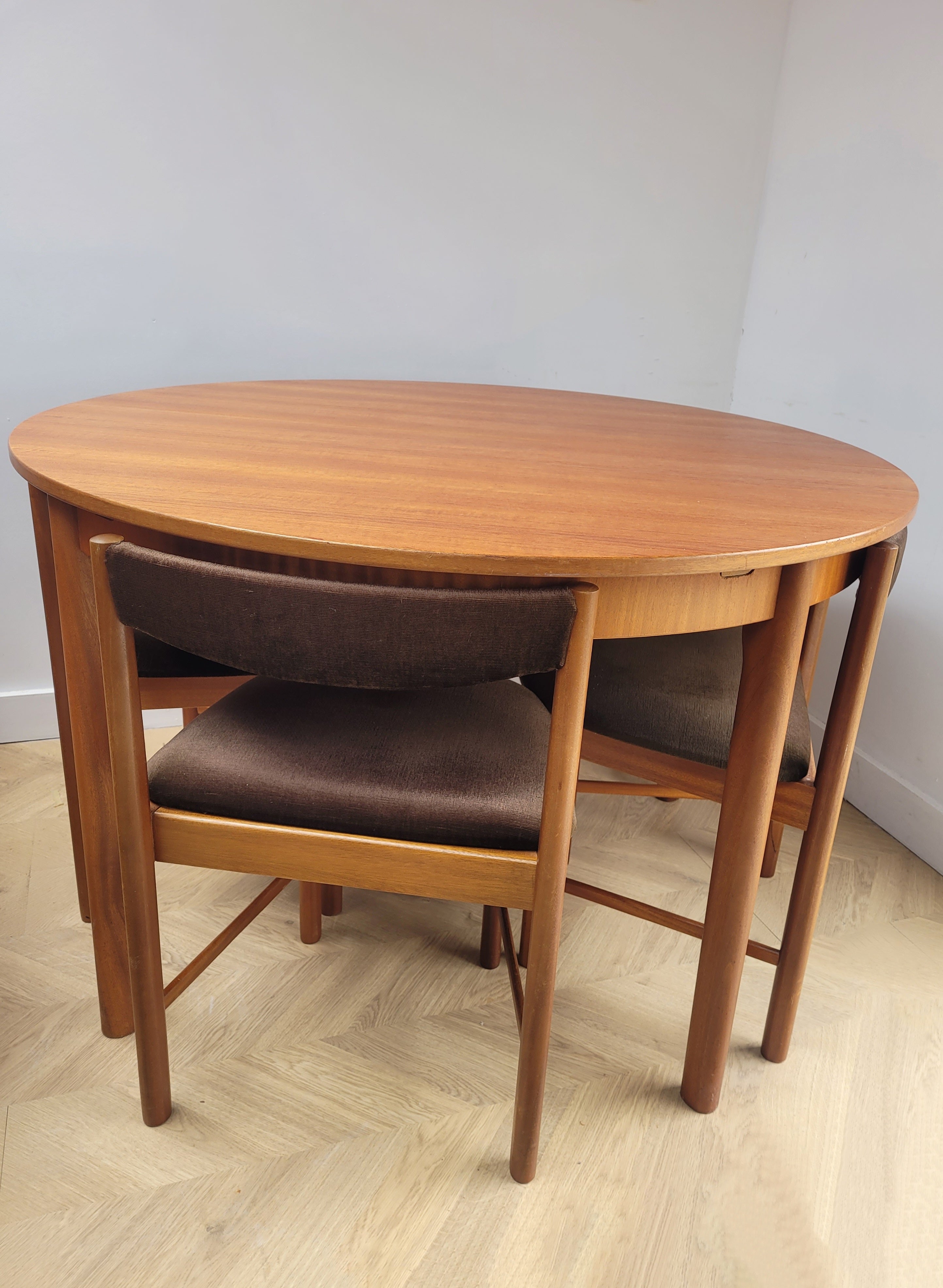 McIntosh Dining table & chairs