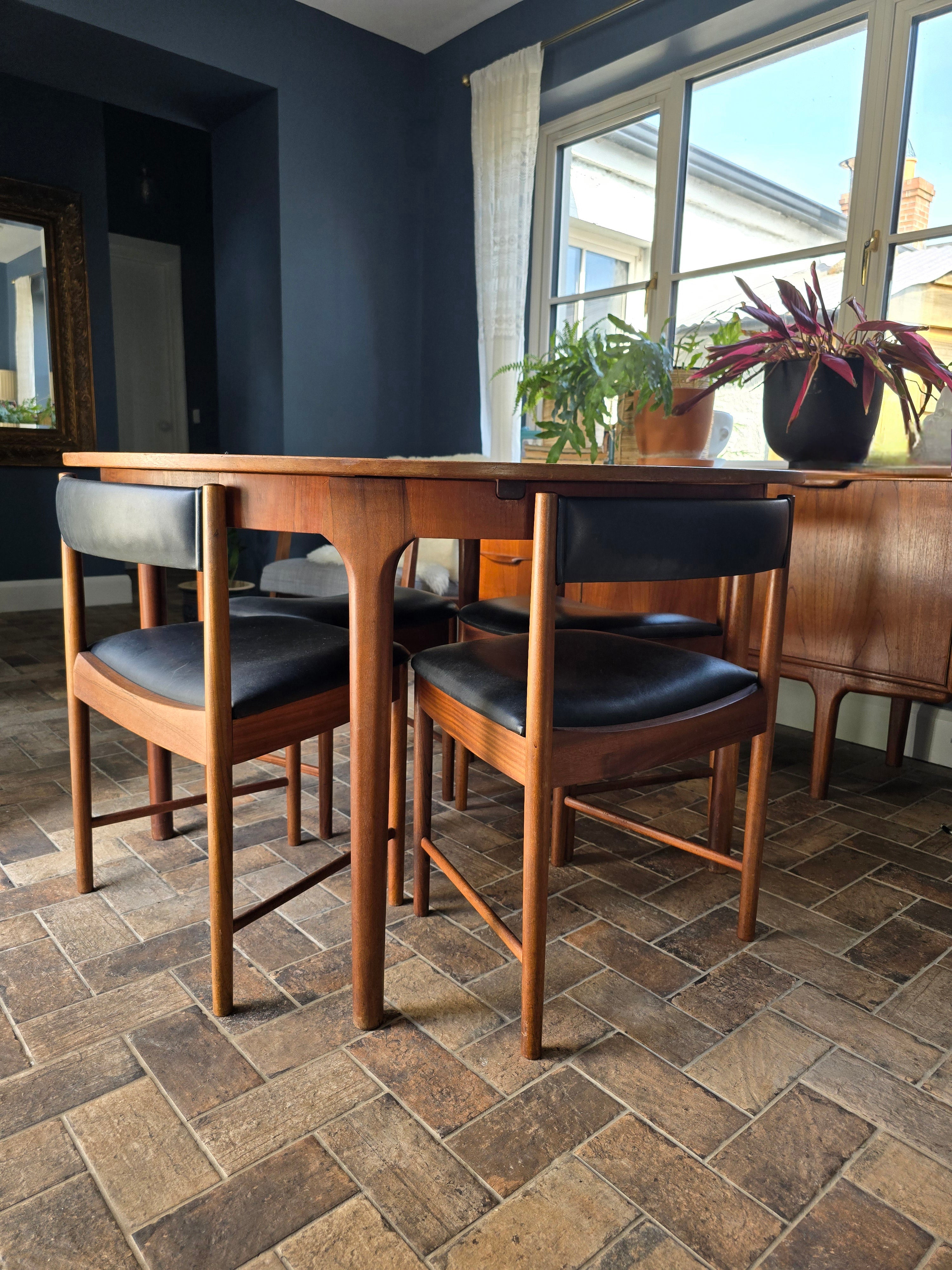 McIntosh Dining table & chairs