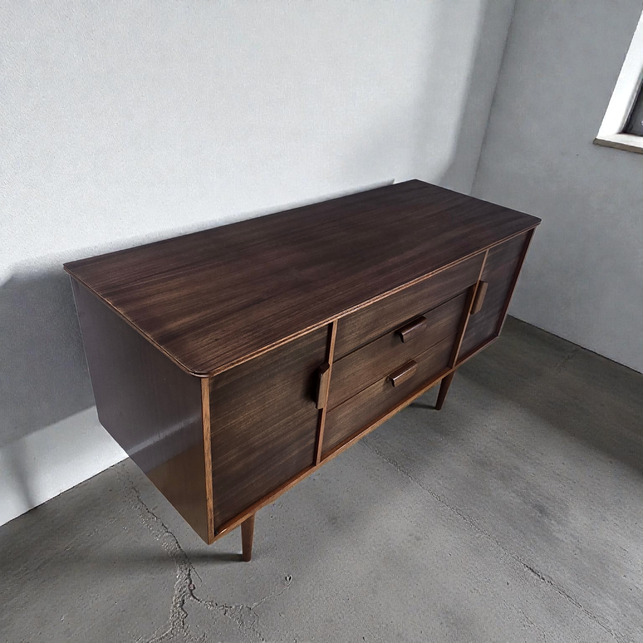 Uniflex Sideboard