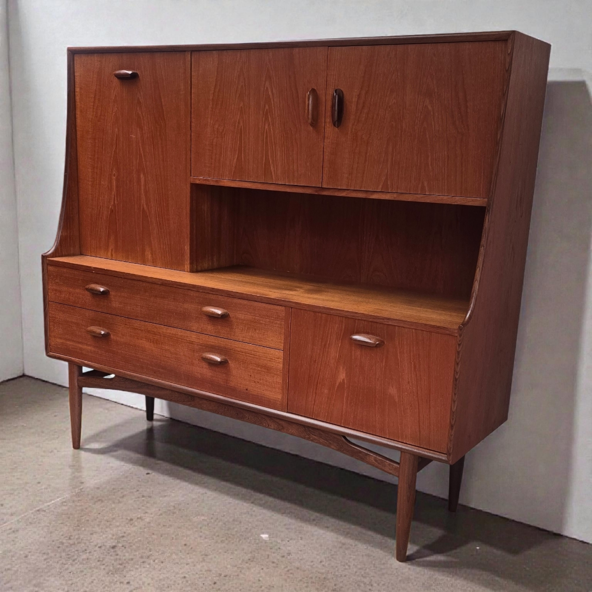 G plan Highboard