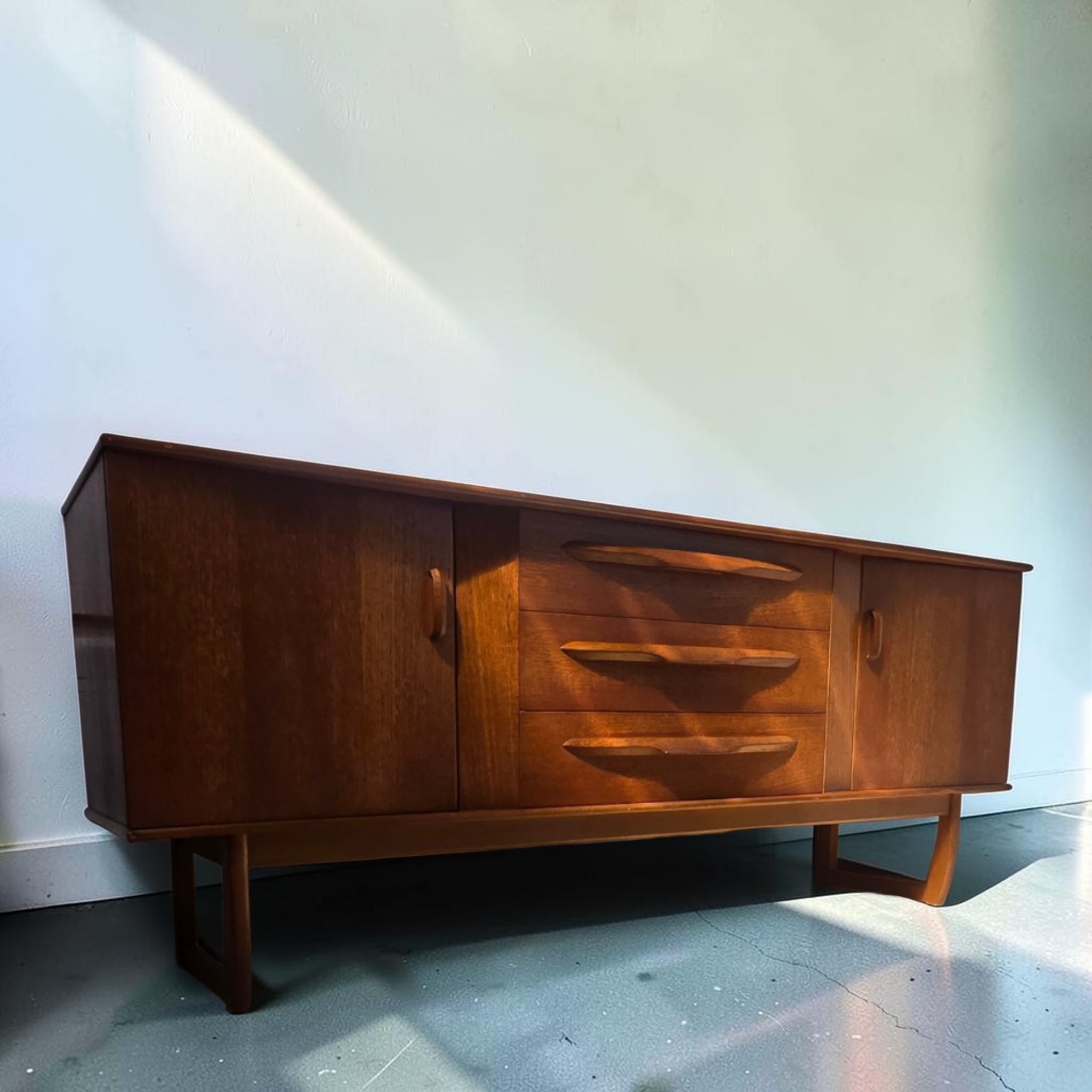 Elliots of Newbury Sideboard