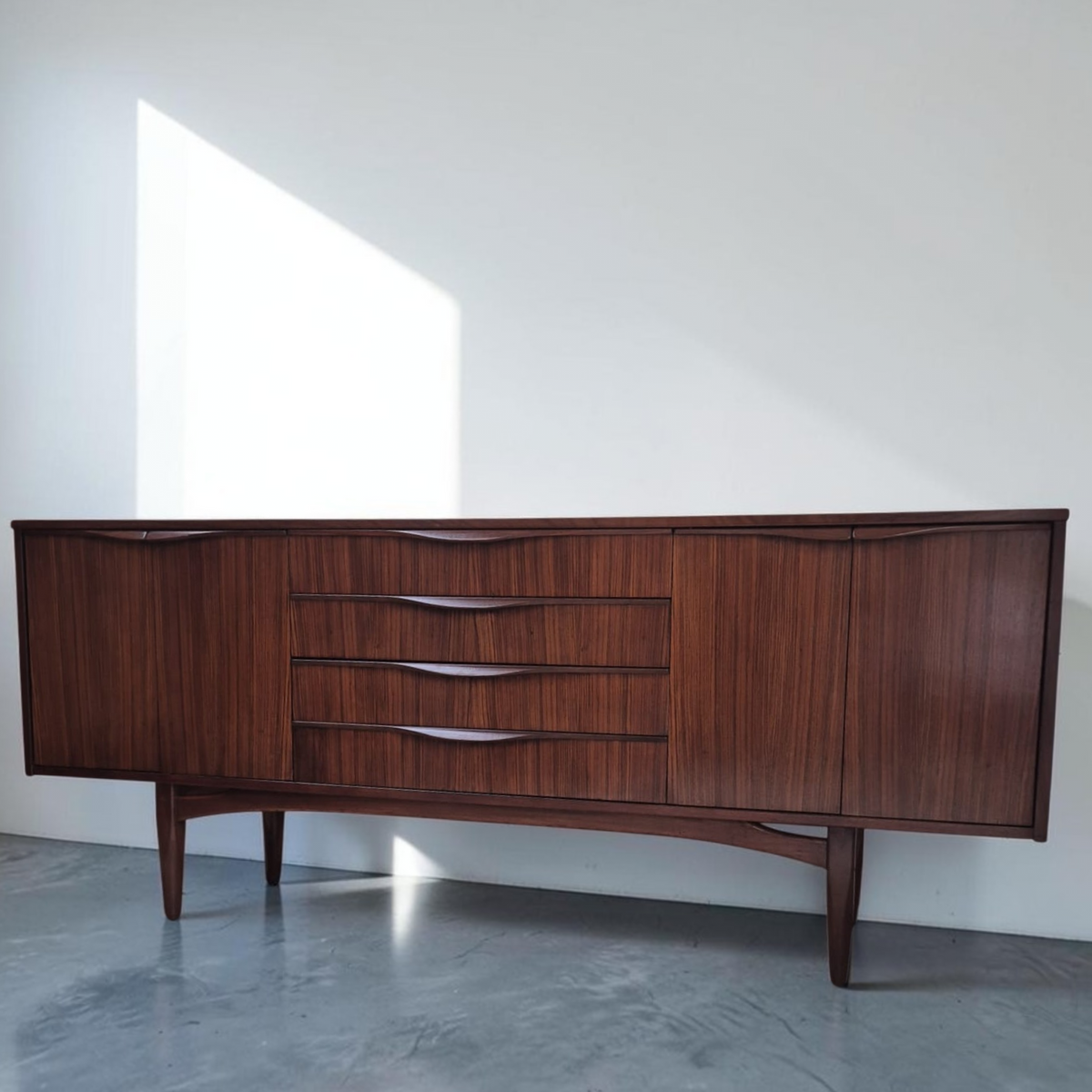 Elliotts of Newbury Sideboard