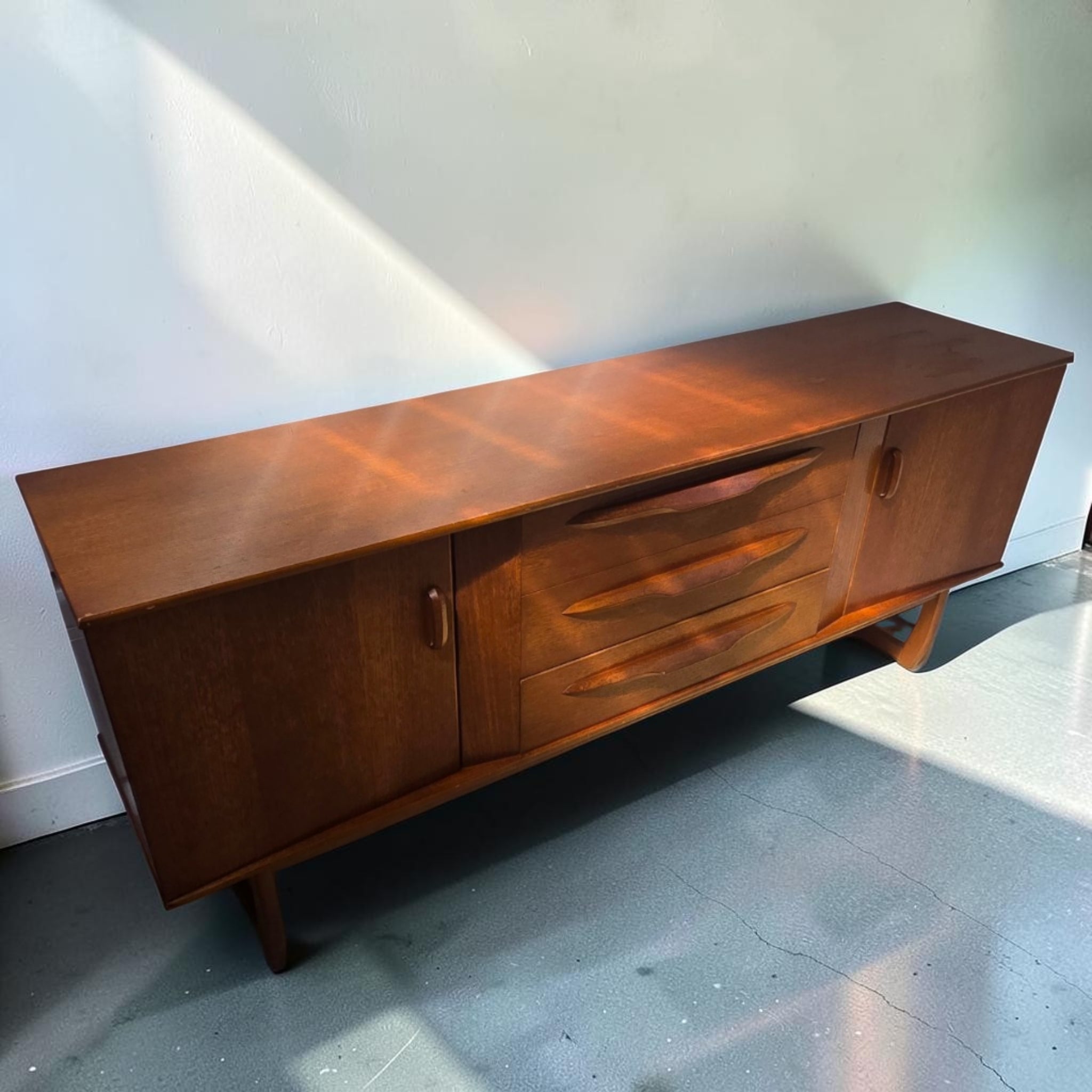 Elliots of Newbury Sideboard