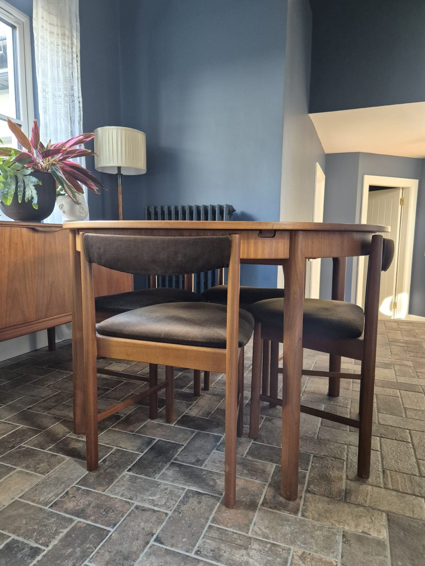 McIntosh Dining table & chairs