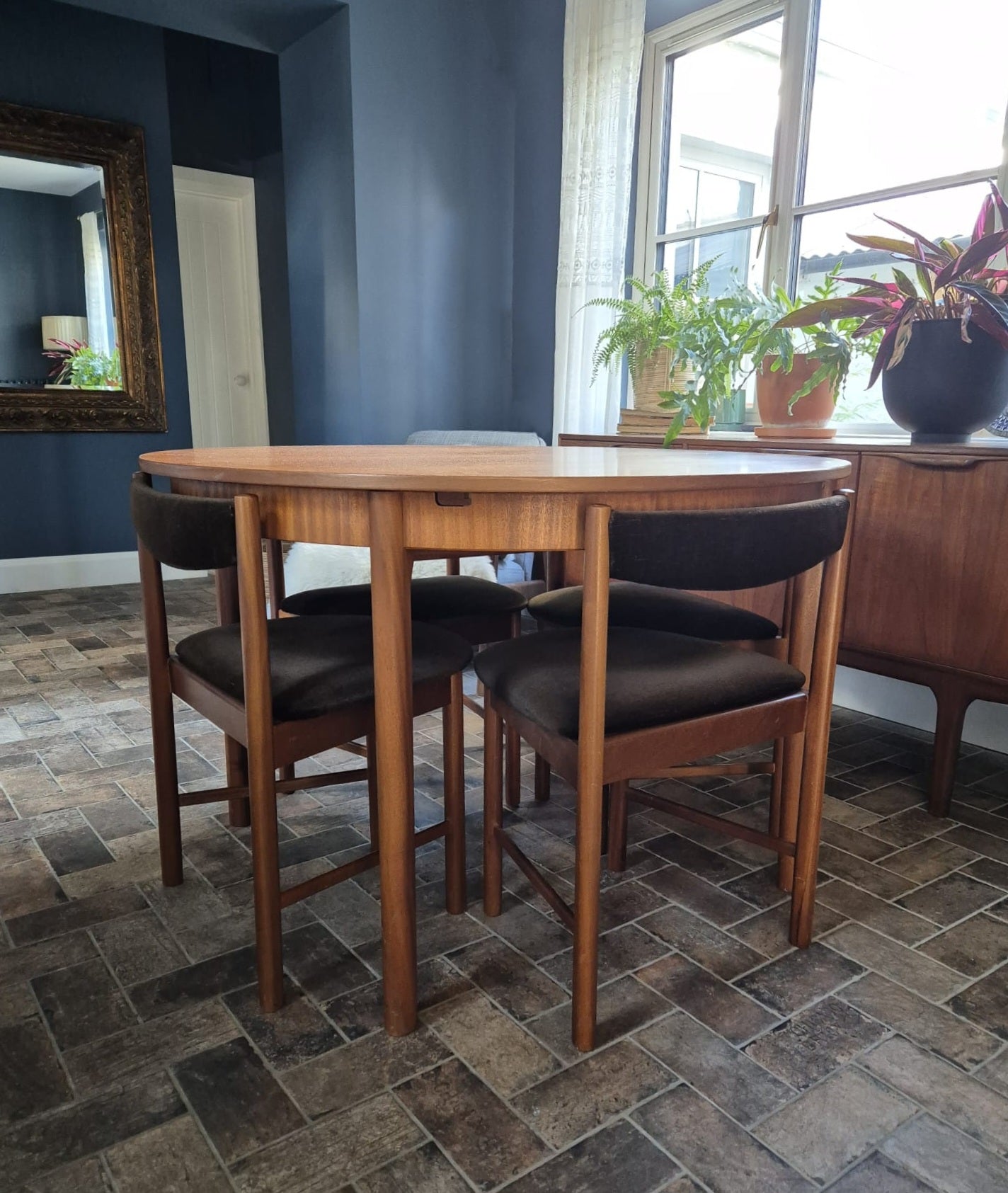 McIntosh Dining table & chairs