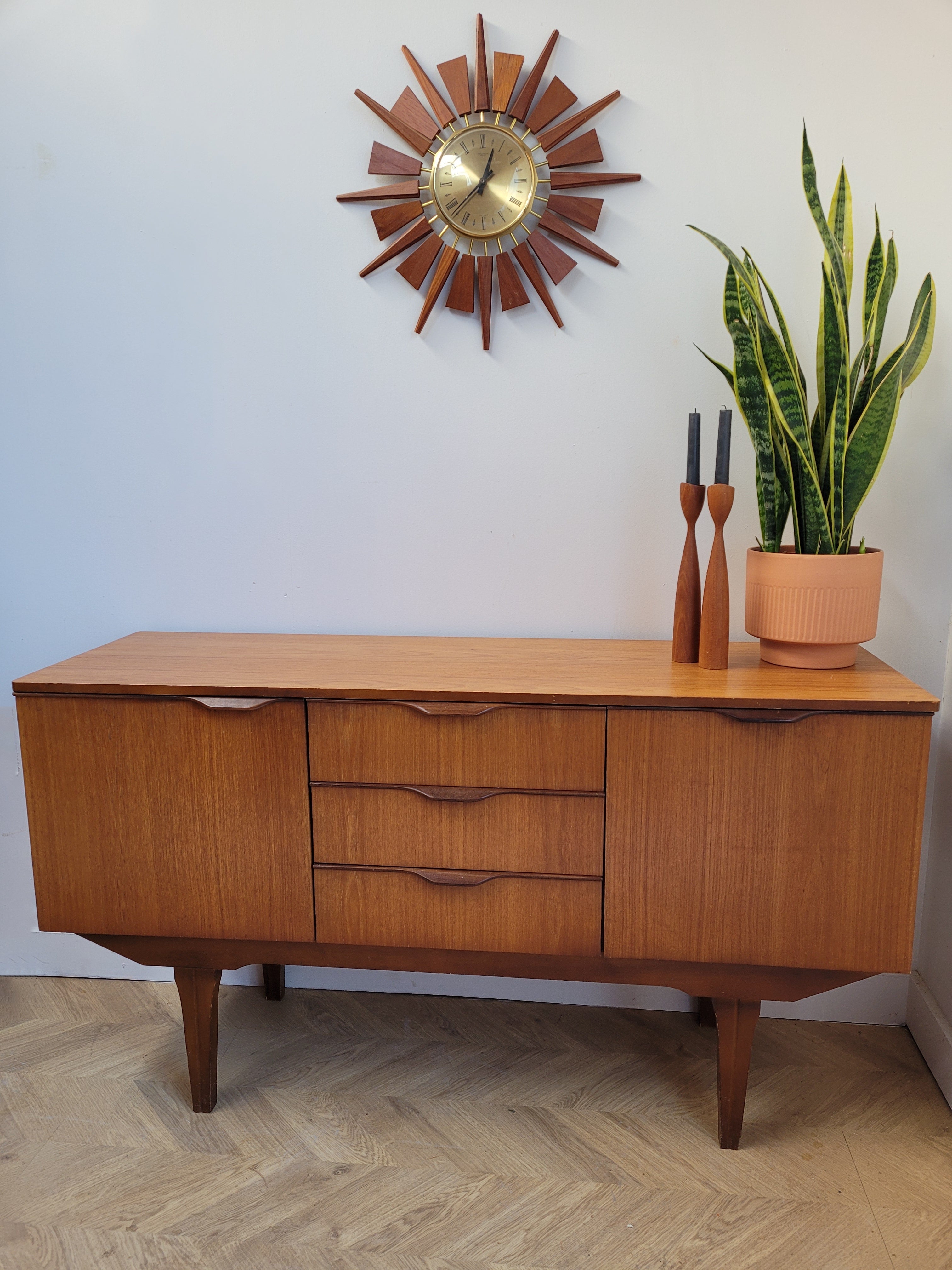 Compact Austinsuite Sideboard