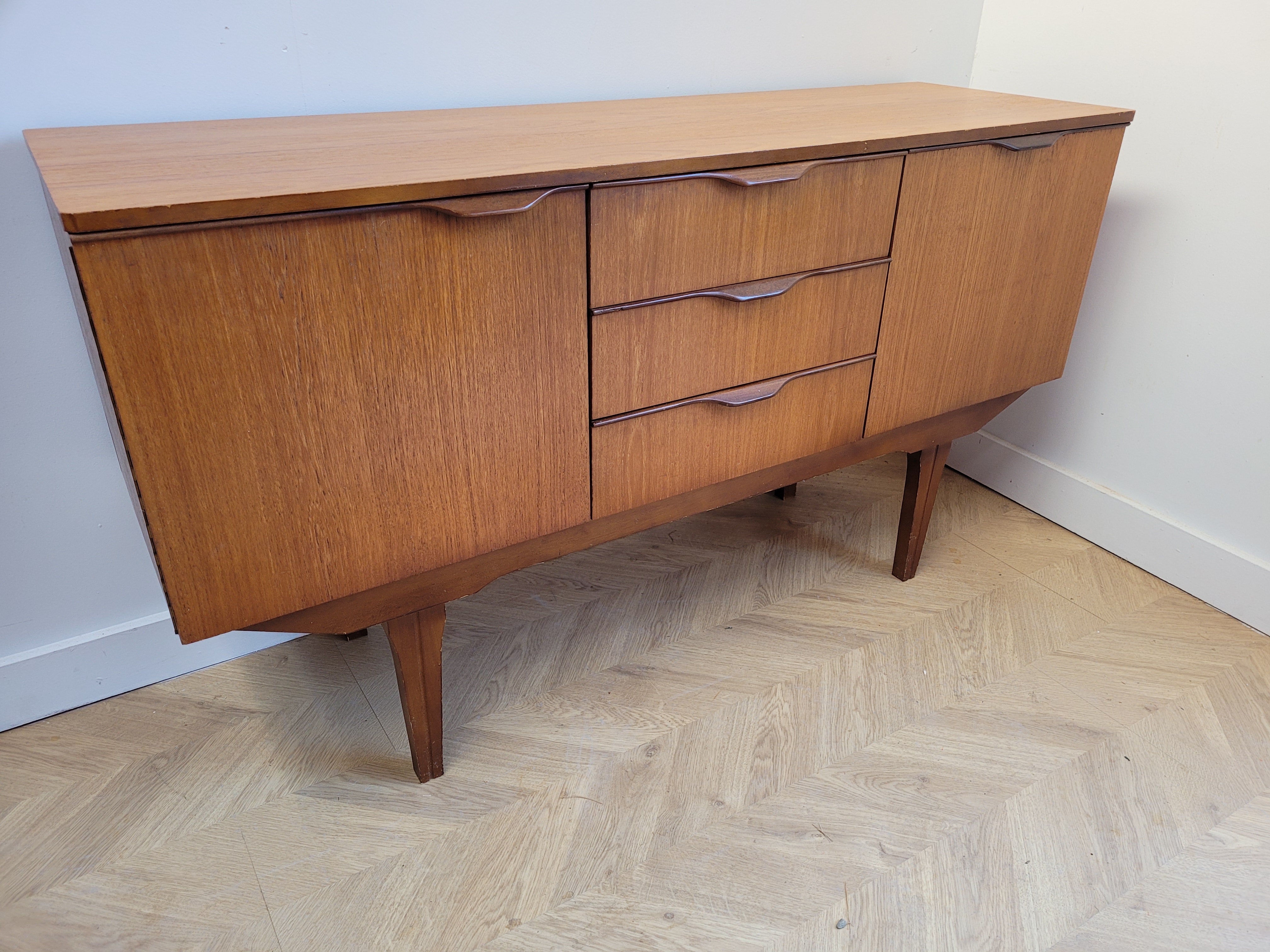 Compact Austinsuite Sideboard