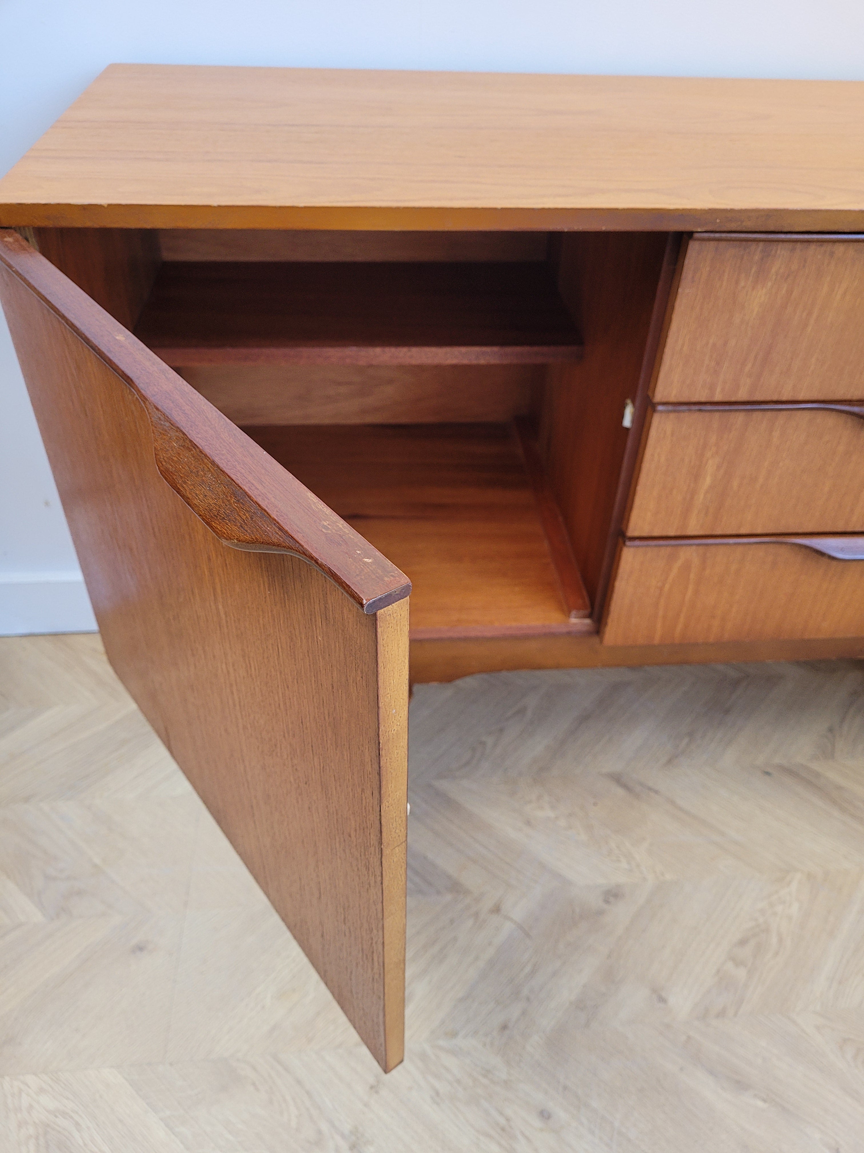 Compact Austinsuite Sideboard