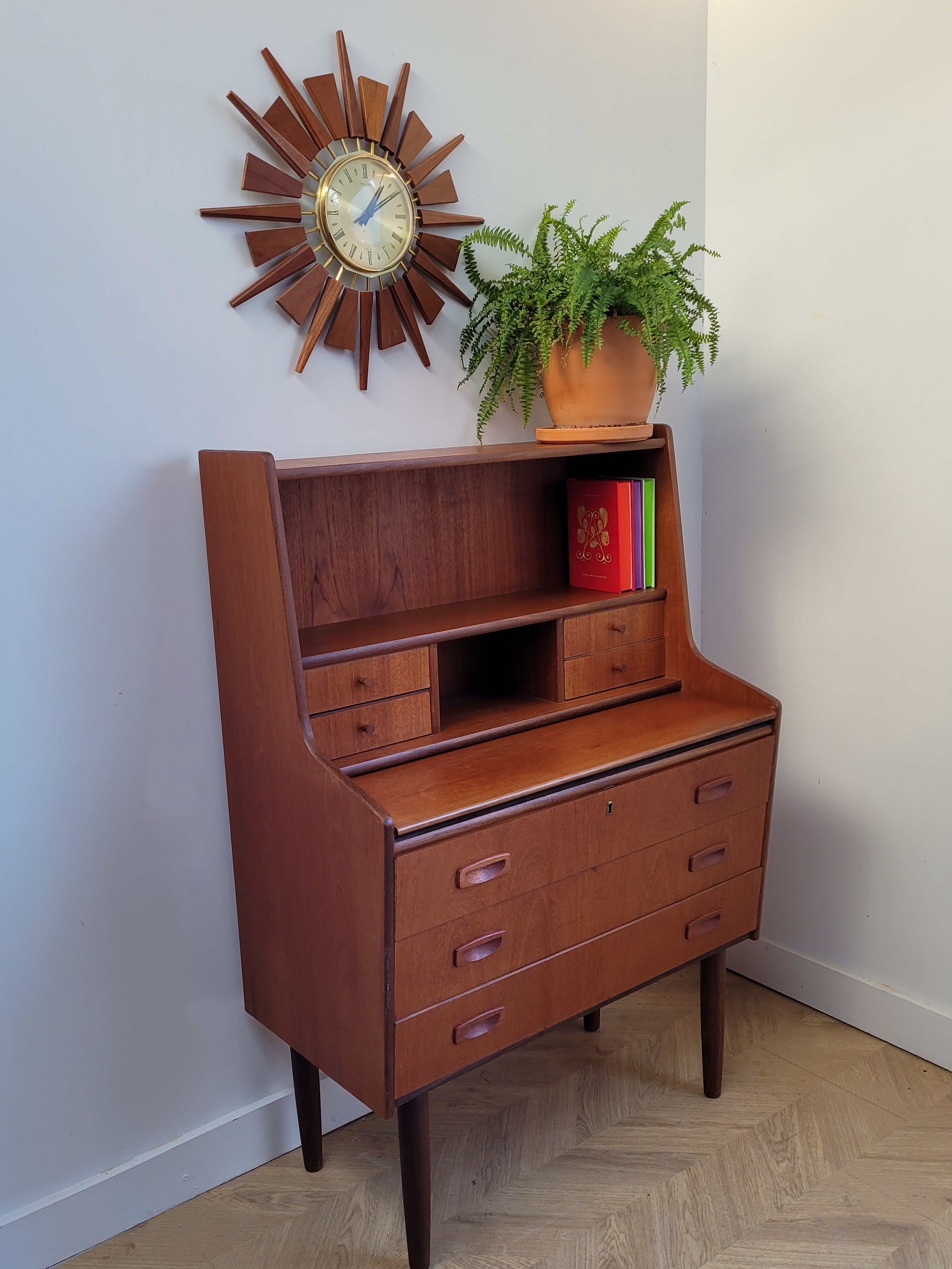 Danish Bureau/ Secretary